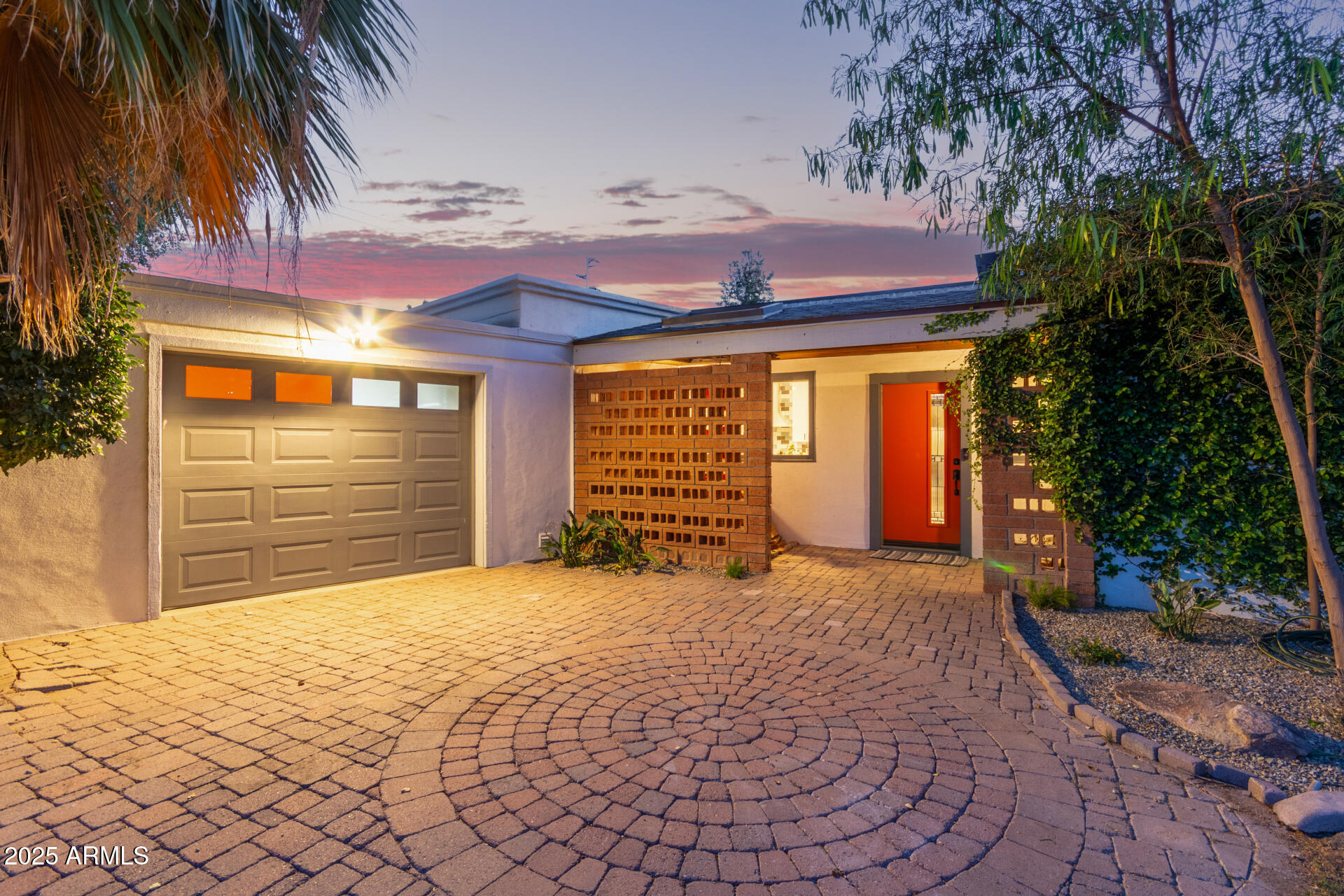 301 W ROYAL PALM Road
