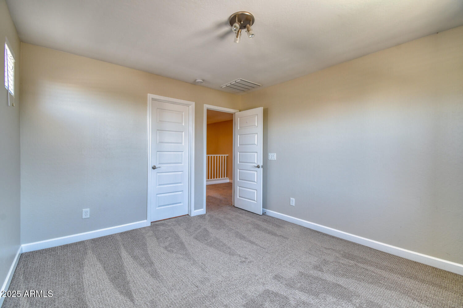 2721 E DUNBAR Drive