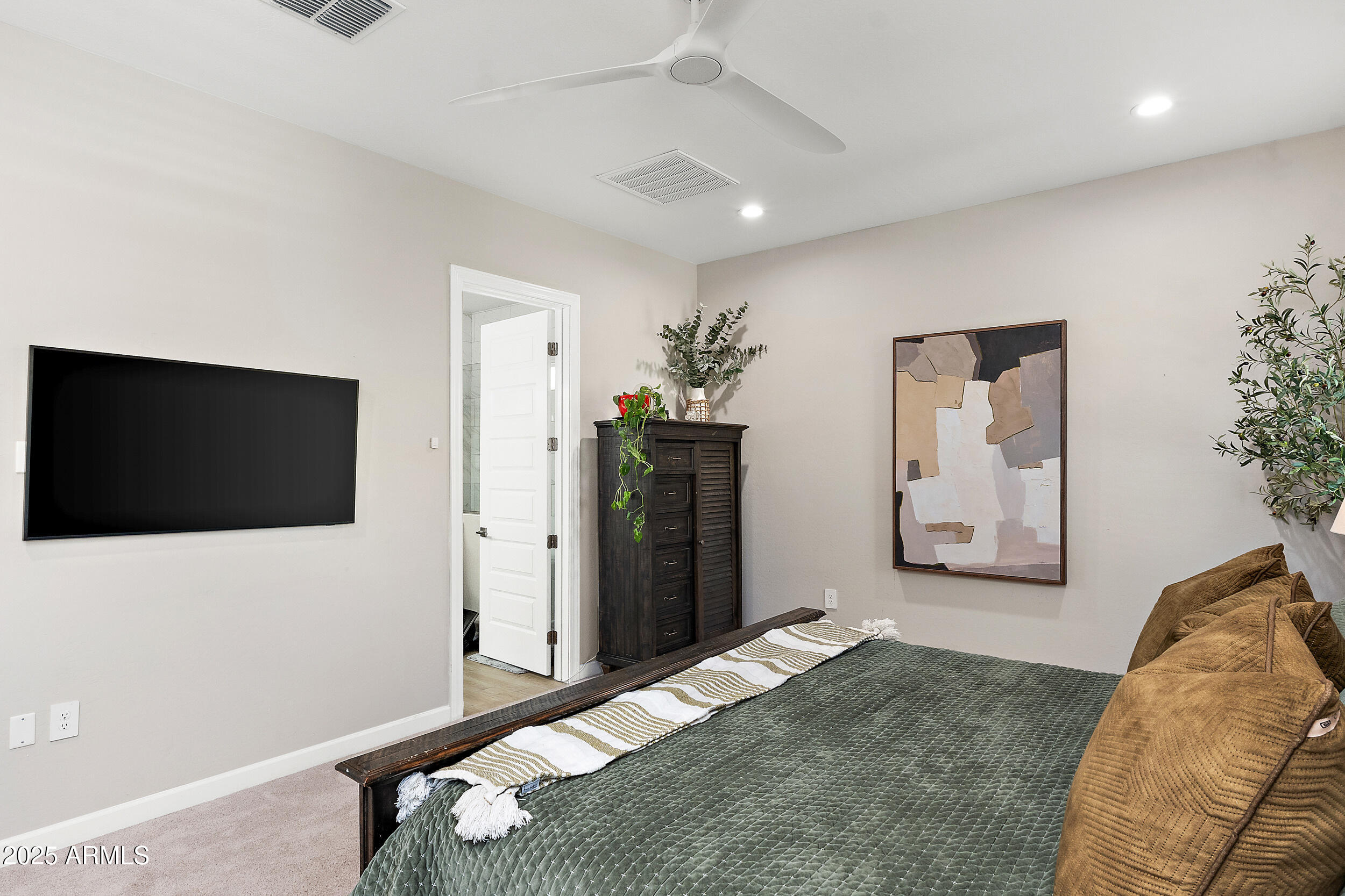 6028 E LONE CACTUS Drive