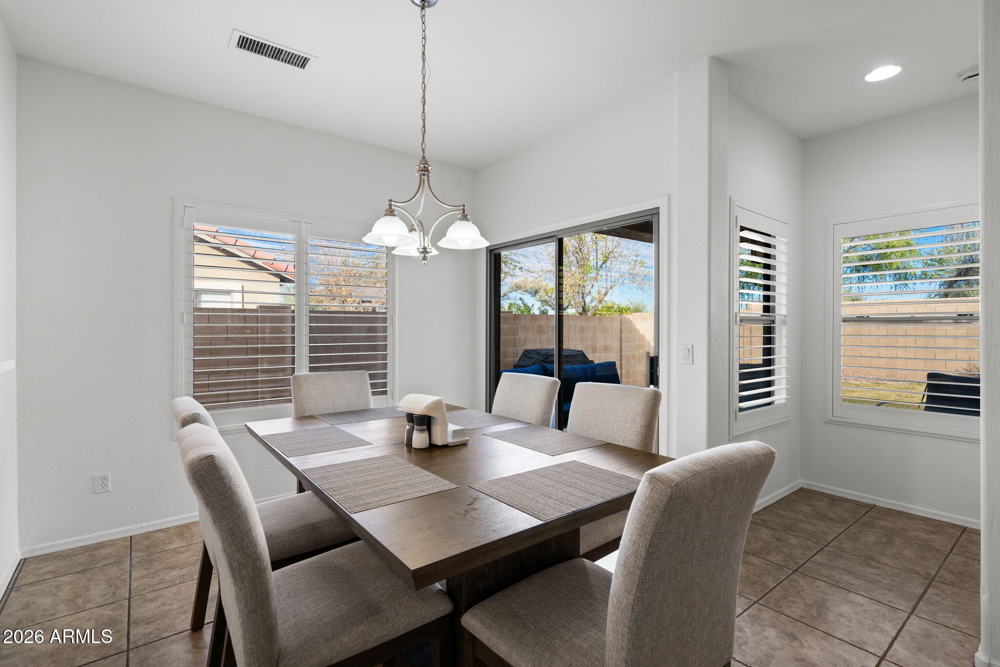 10152 E KNOWLES Avenue