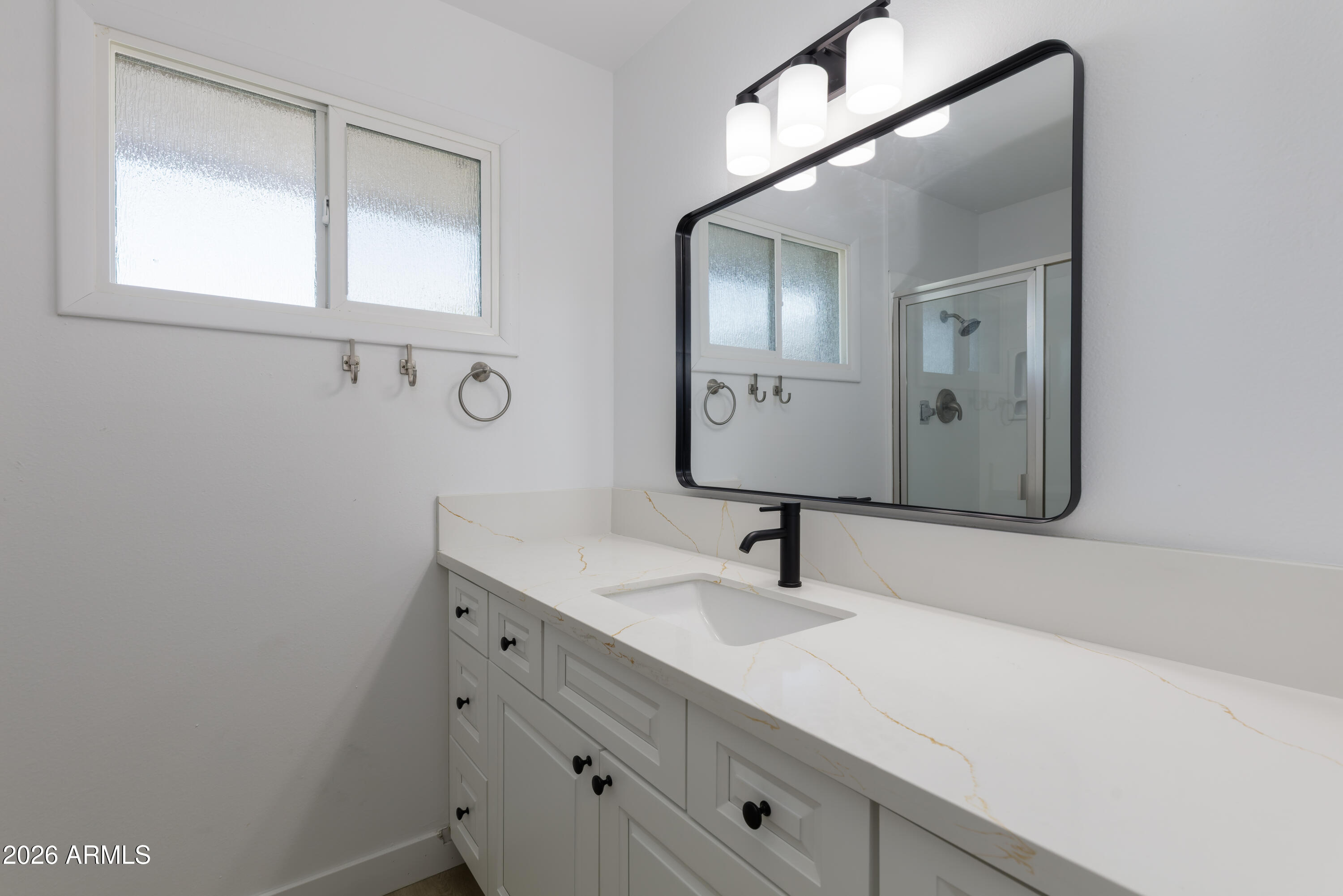 1041 E FAIRMONT Drive