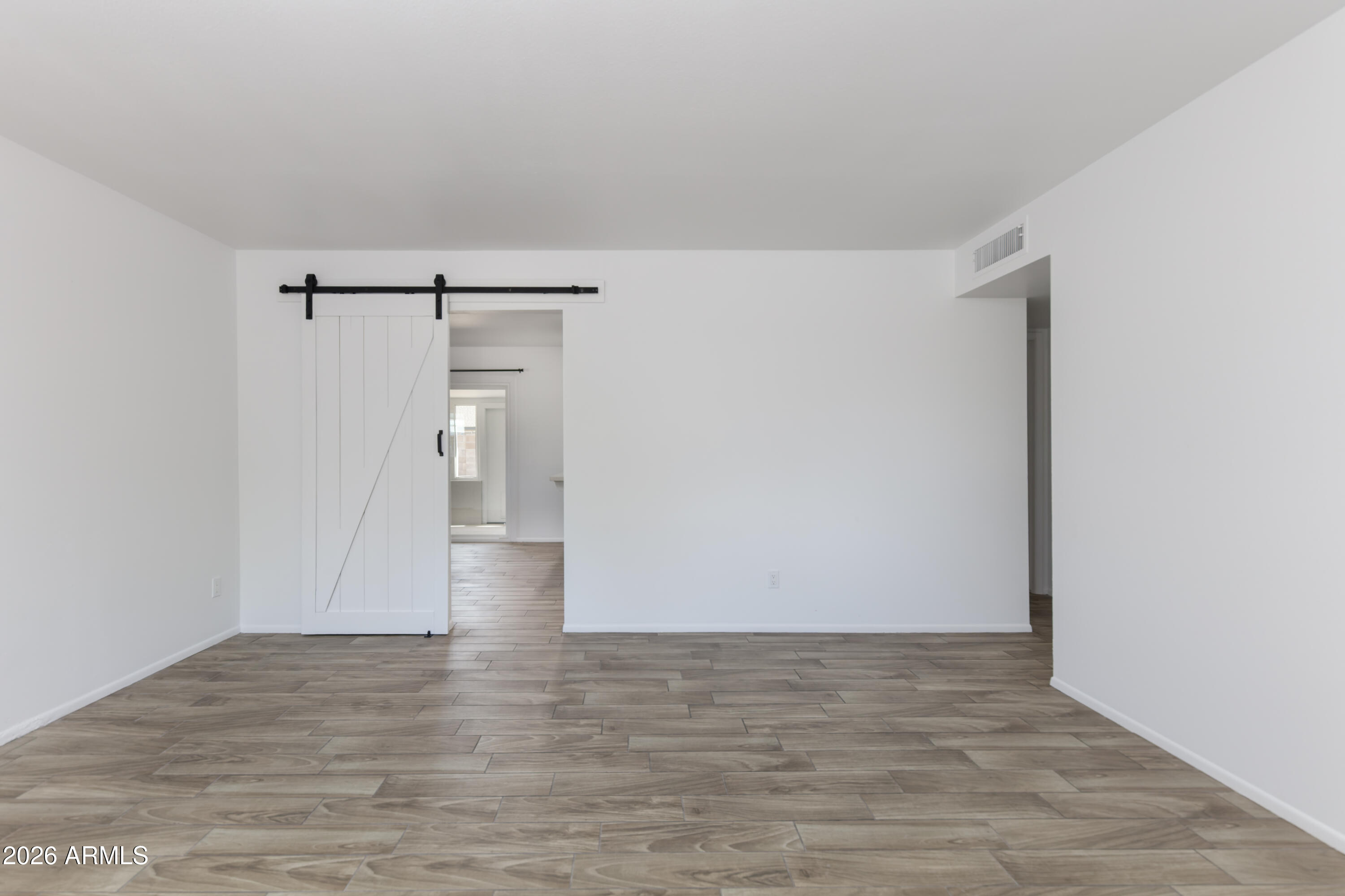 1041 E FAIRMONT Drive