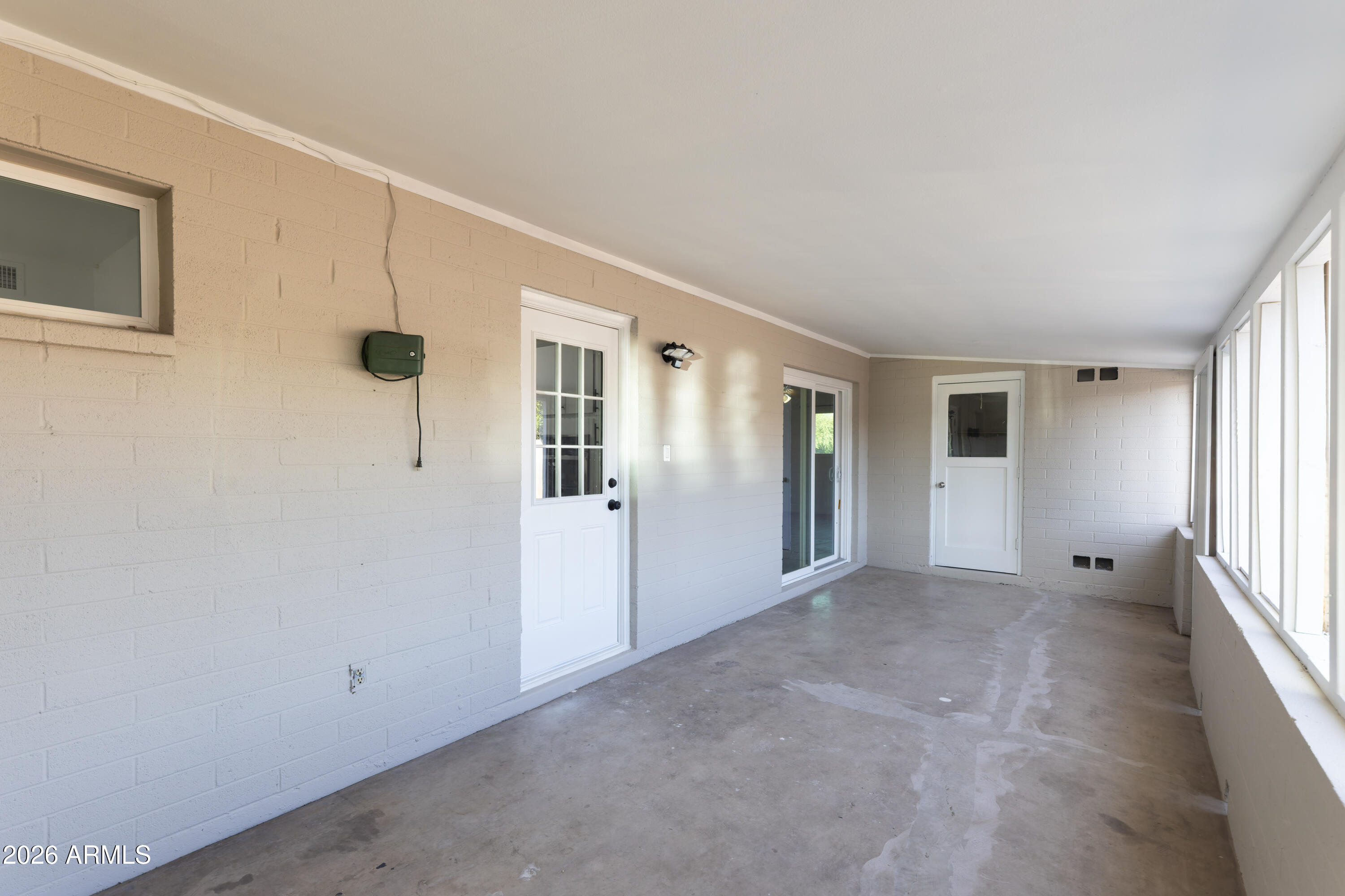 1041 E FAIRMONT Drive