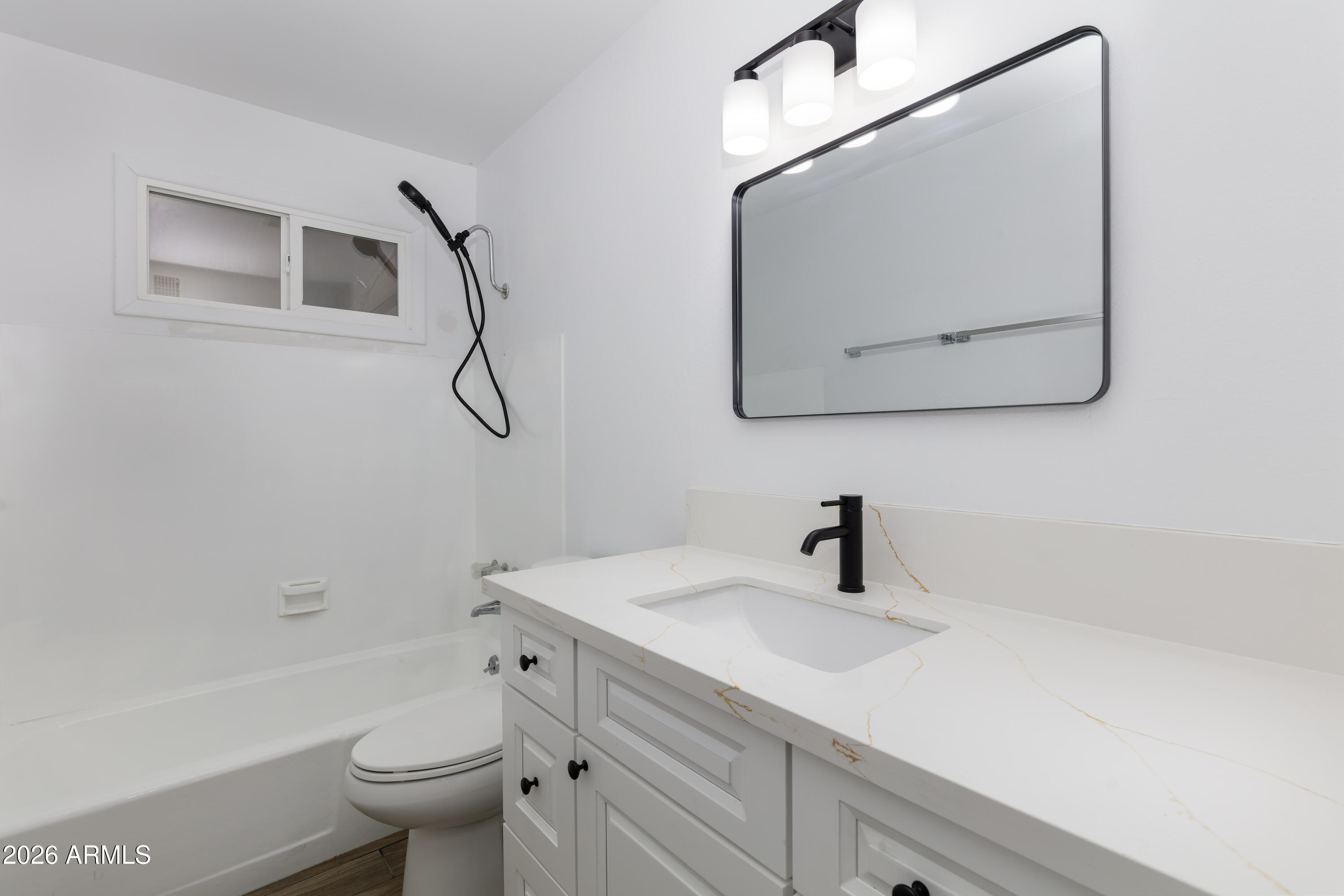 1041 E FAIRMONT Drive