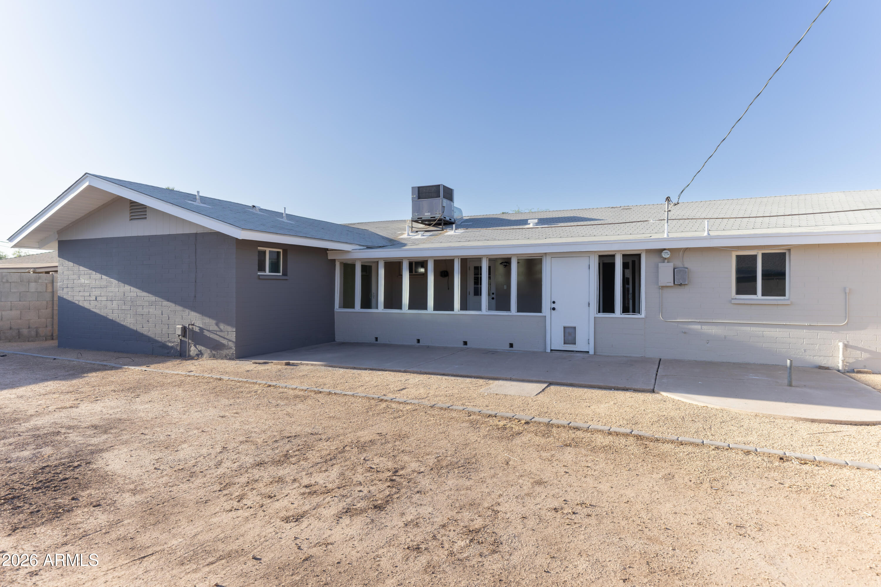 1041 E FAIRMONT Drive