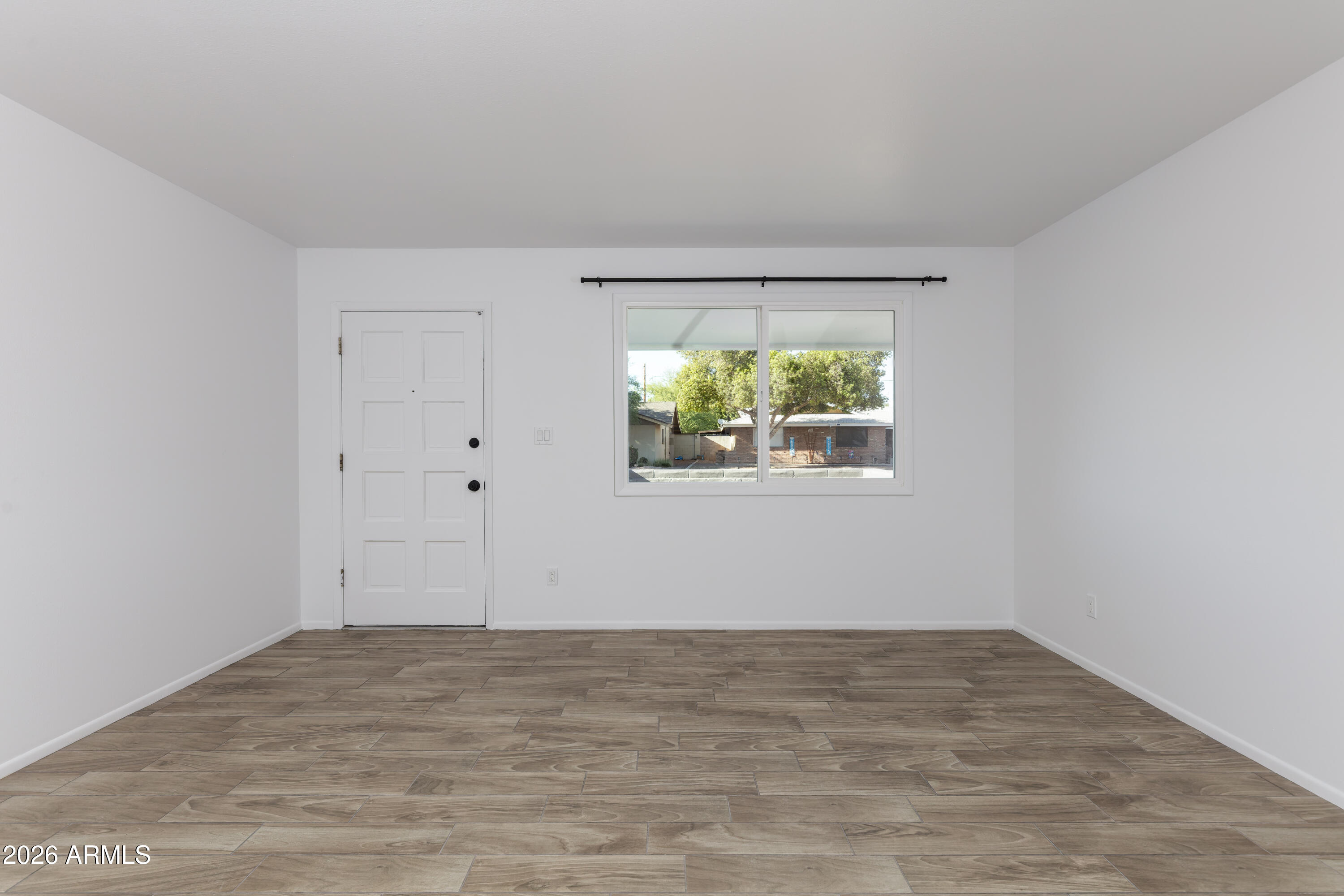 1041 E FAIRMONT Drive