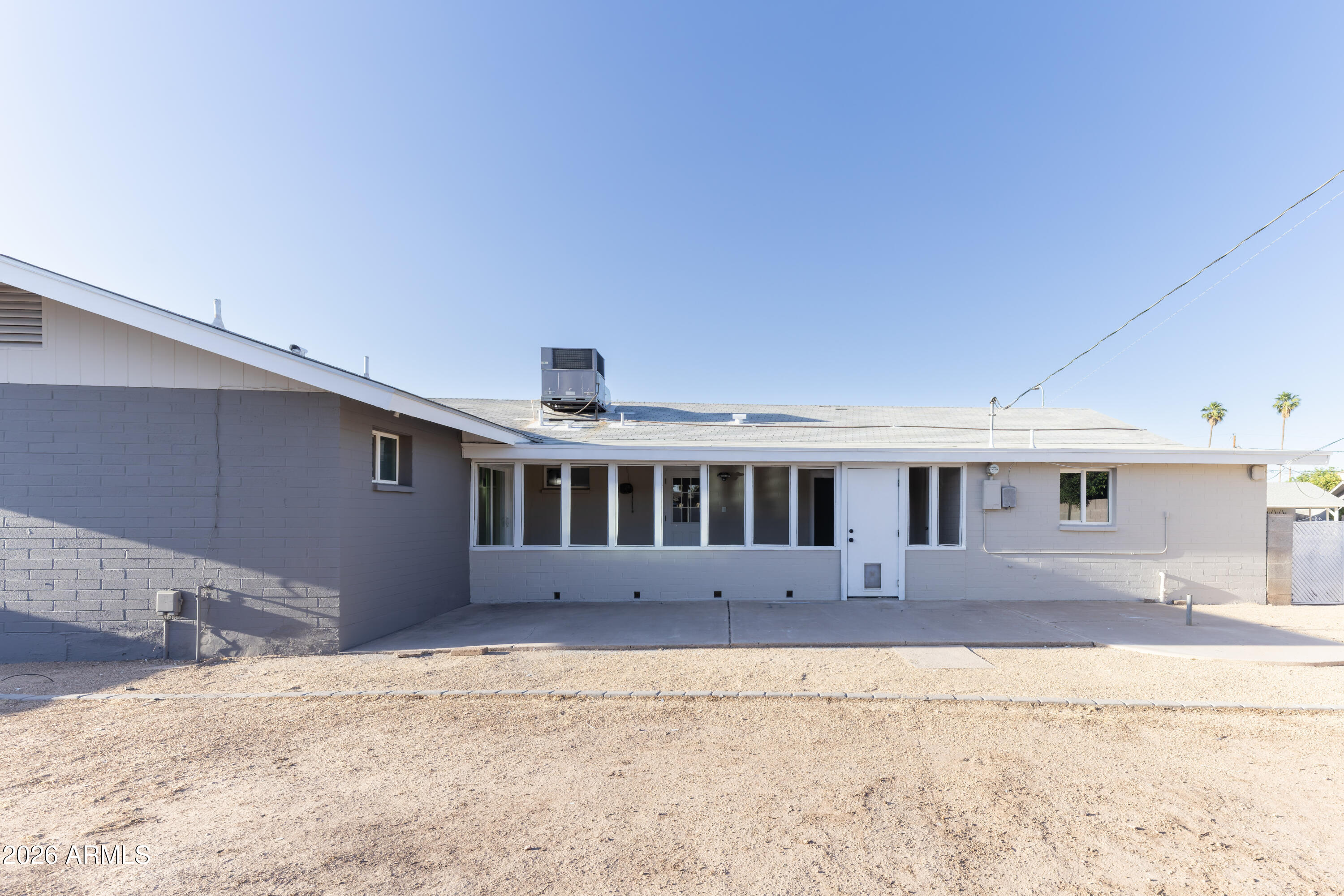 1041 E FAIRMONT Drive