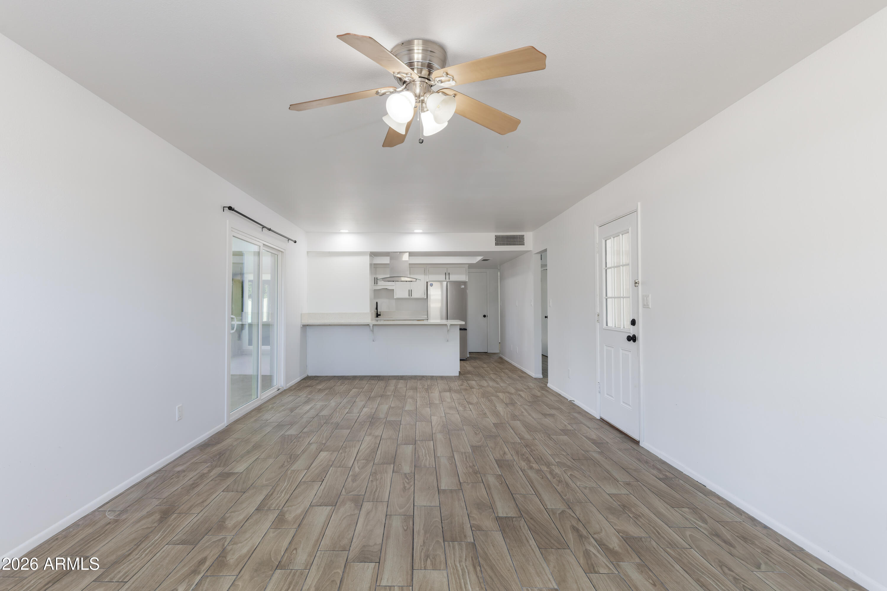 1041 E FAIRMONT Drive