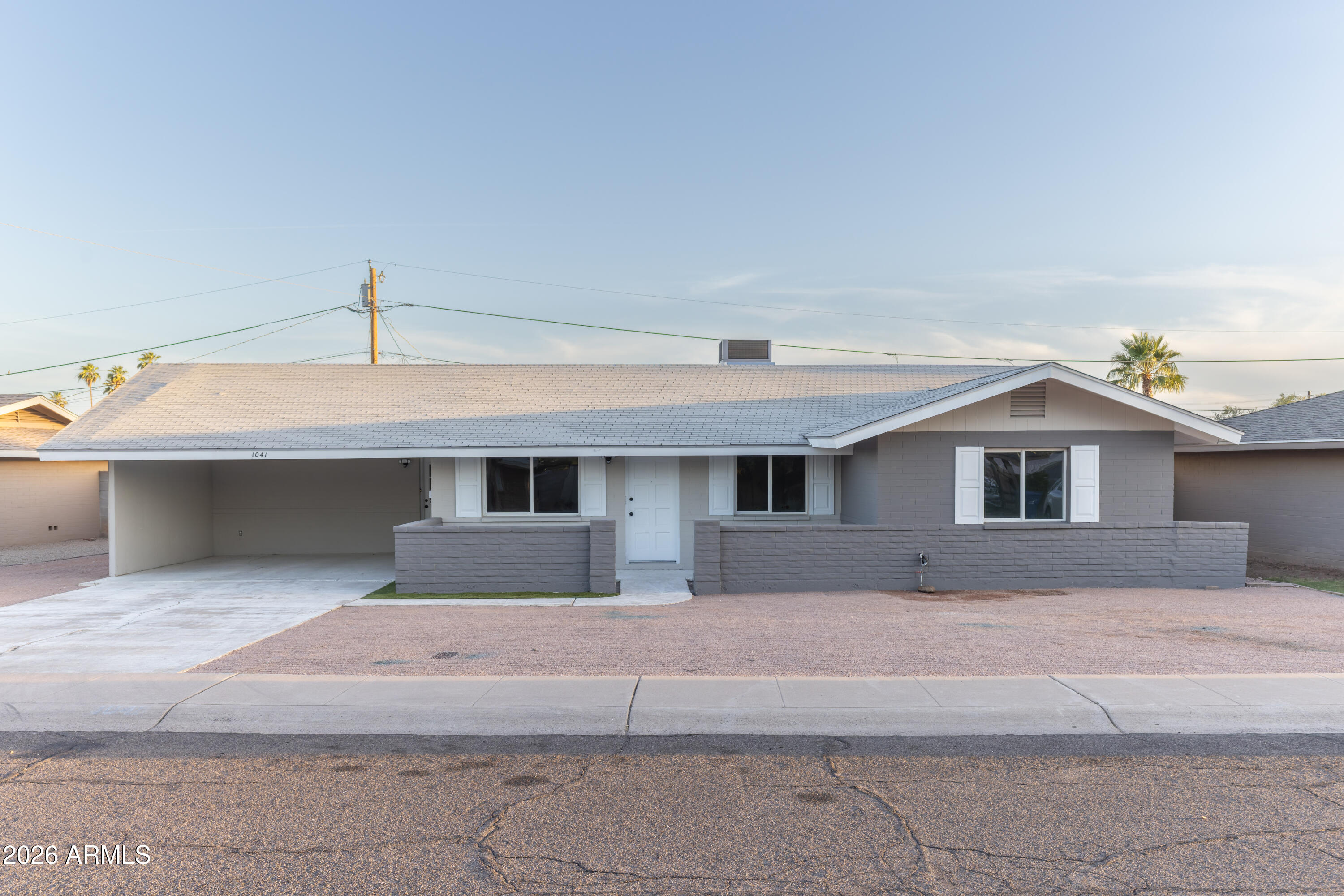 1041 E FAIRMONT Drive