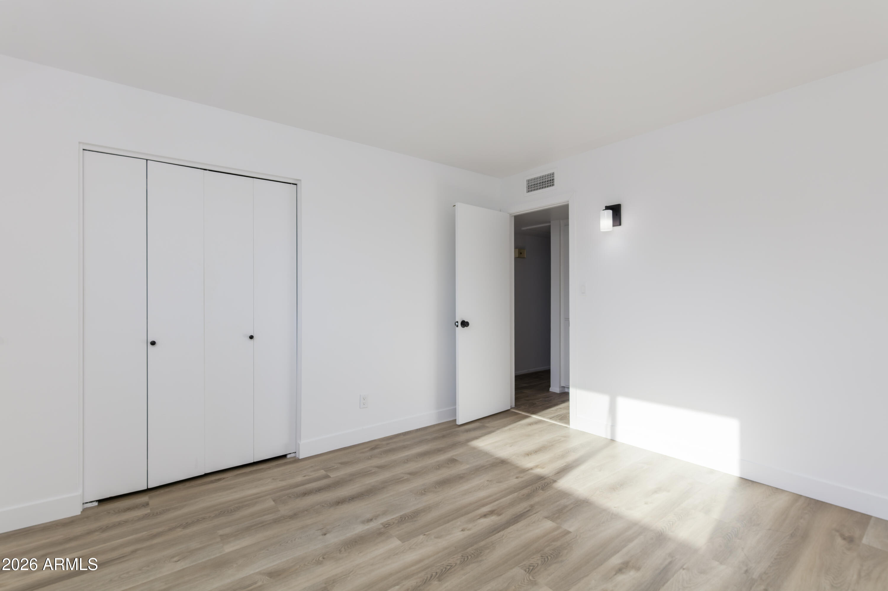 1041 E FAIRMONT Drive