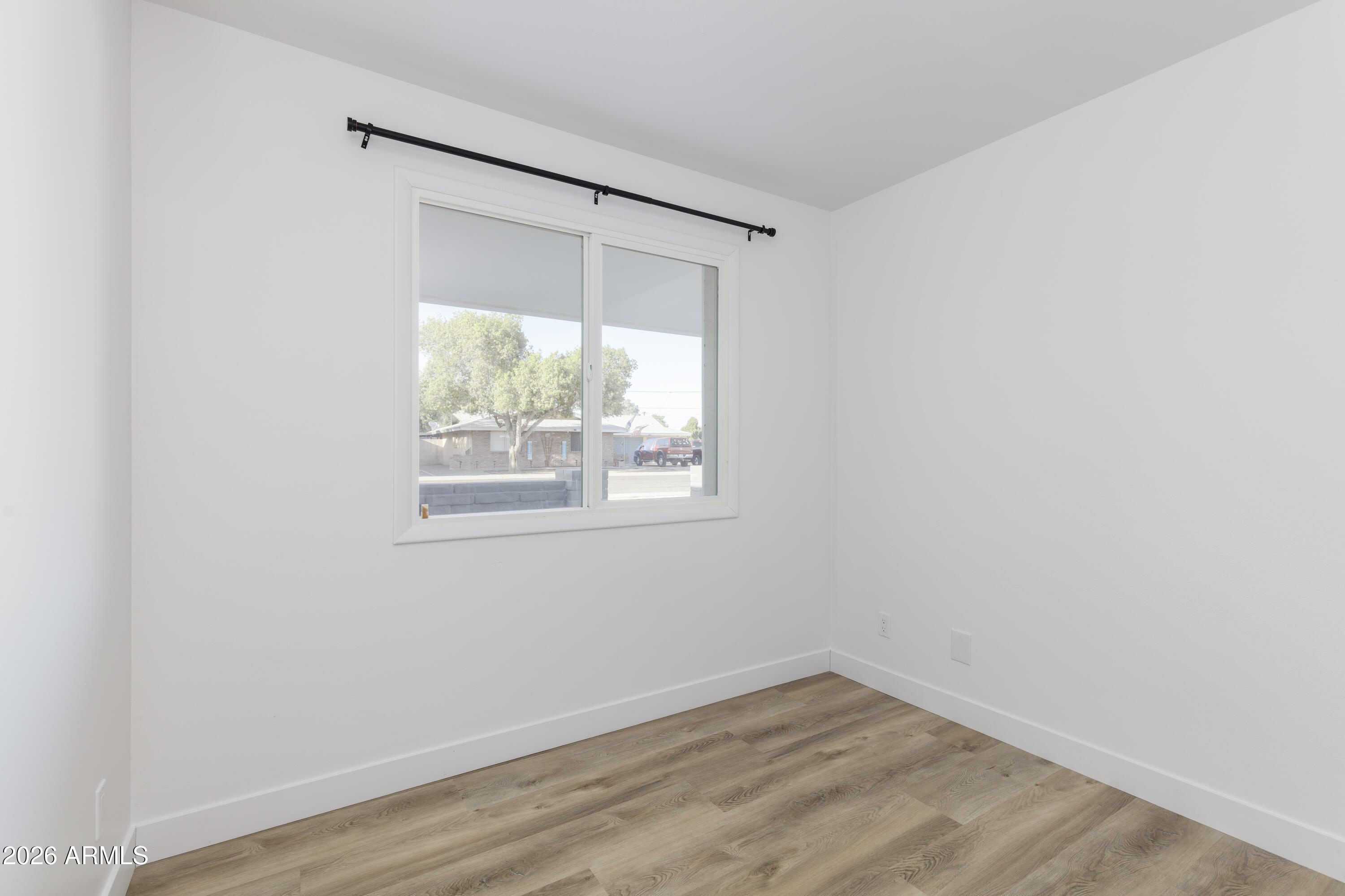 1041 E FAIRMONT Drive