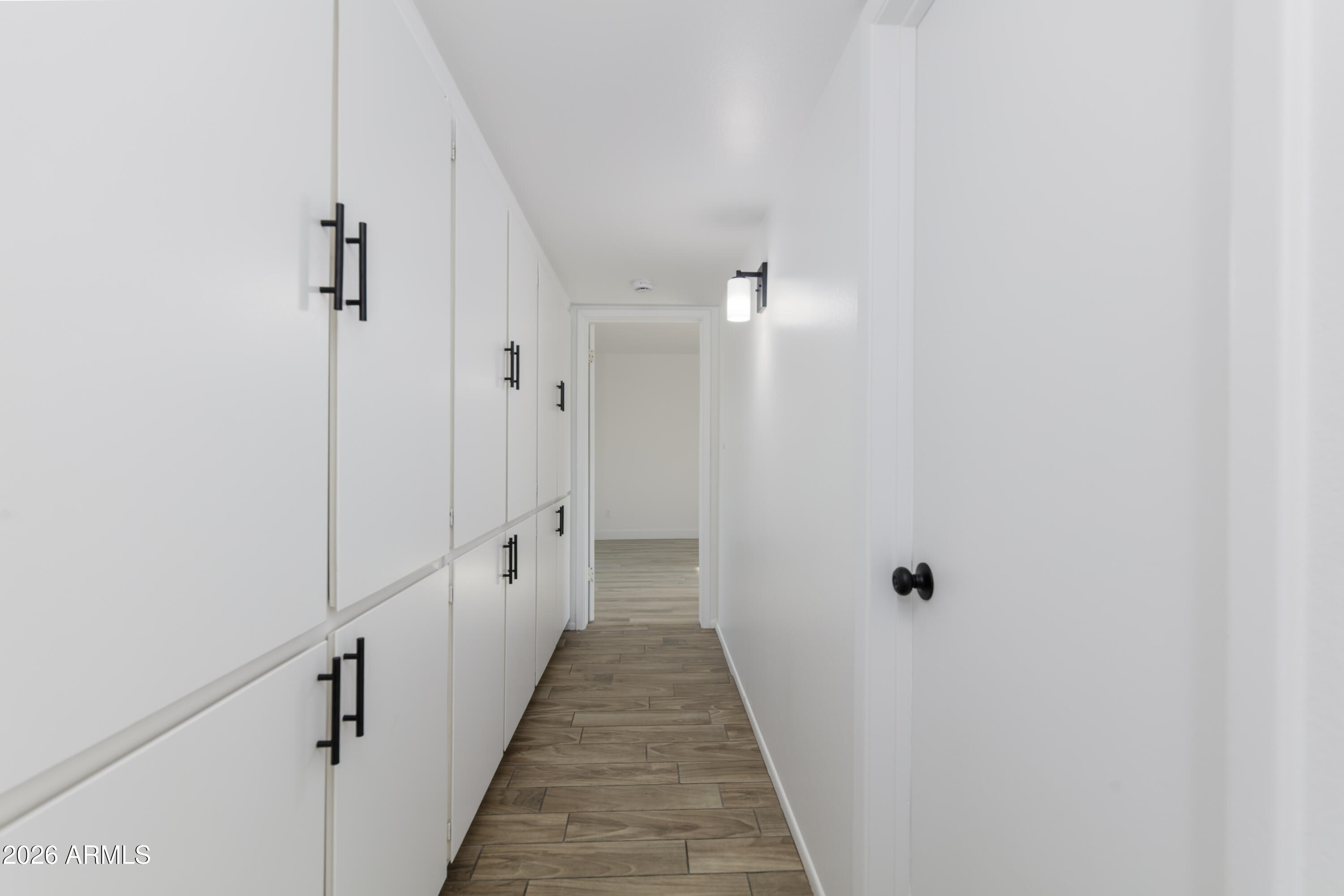 1041 E FAIRMONT Drive