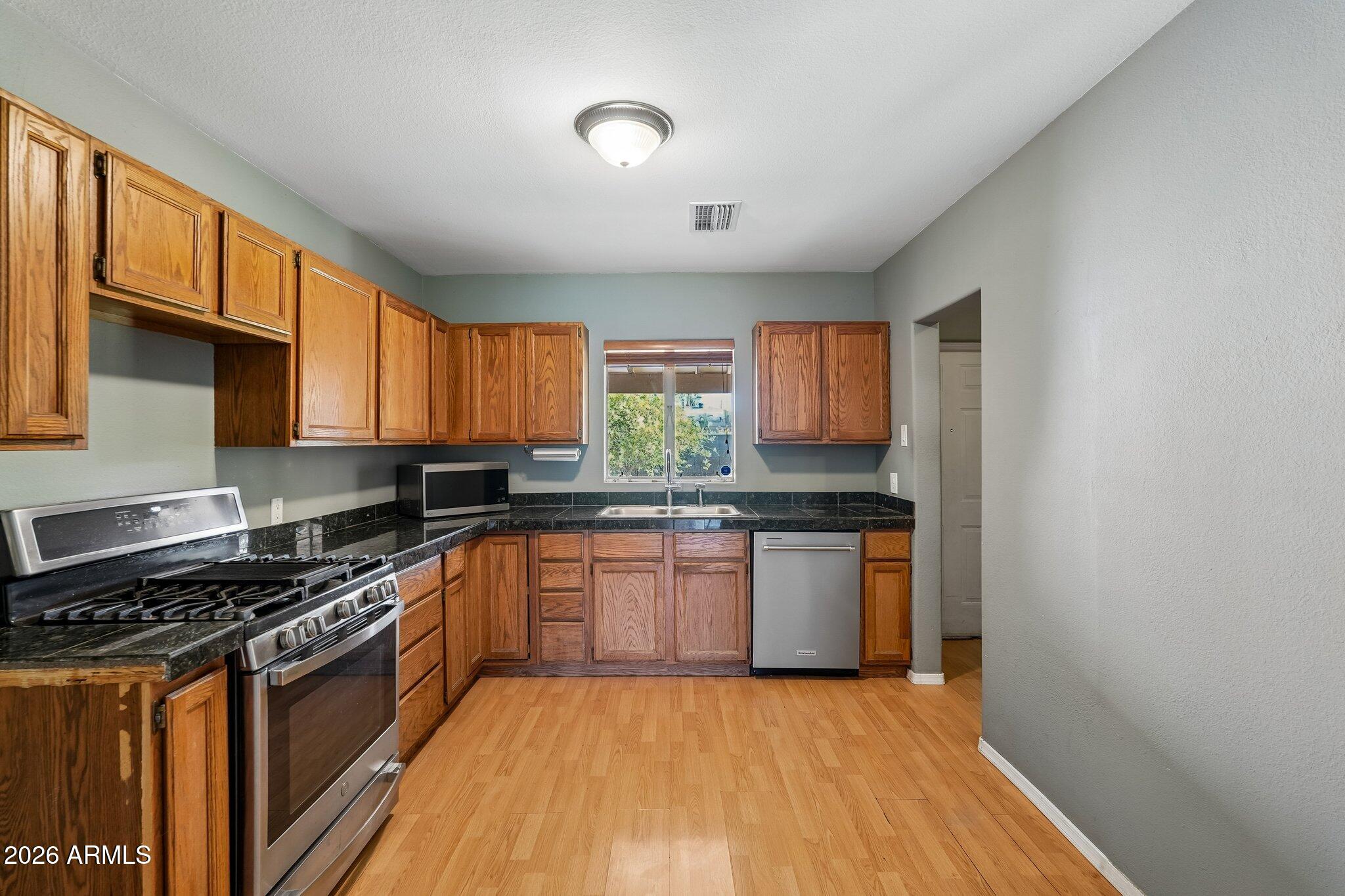 37 W EDGEMONT Avenue