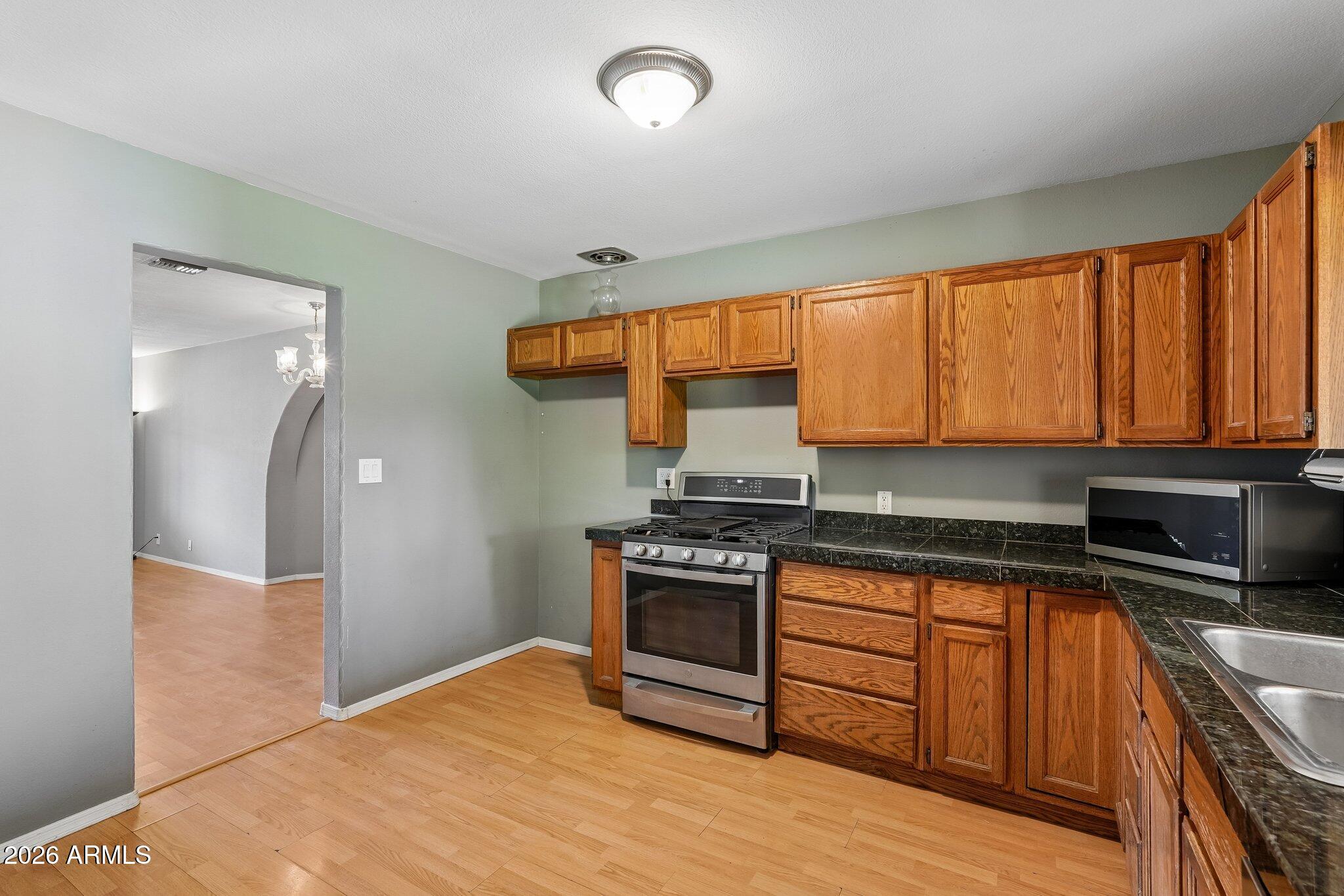 37 W EDGEMONT Avenue