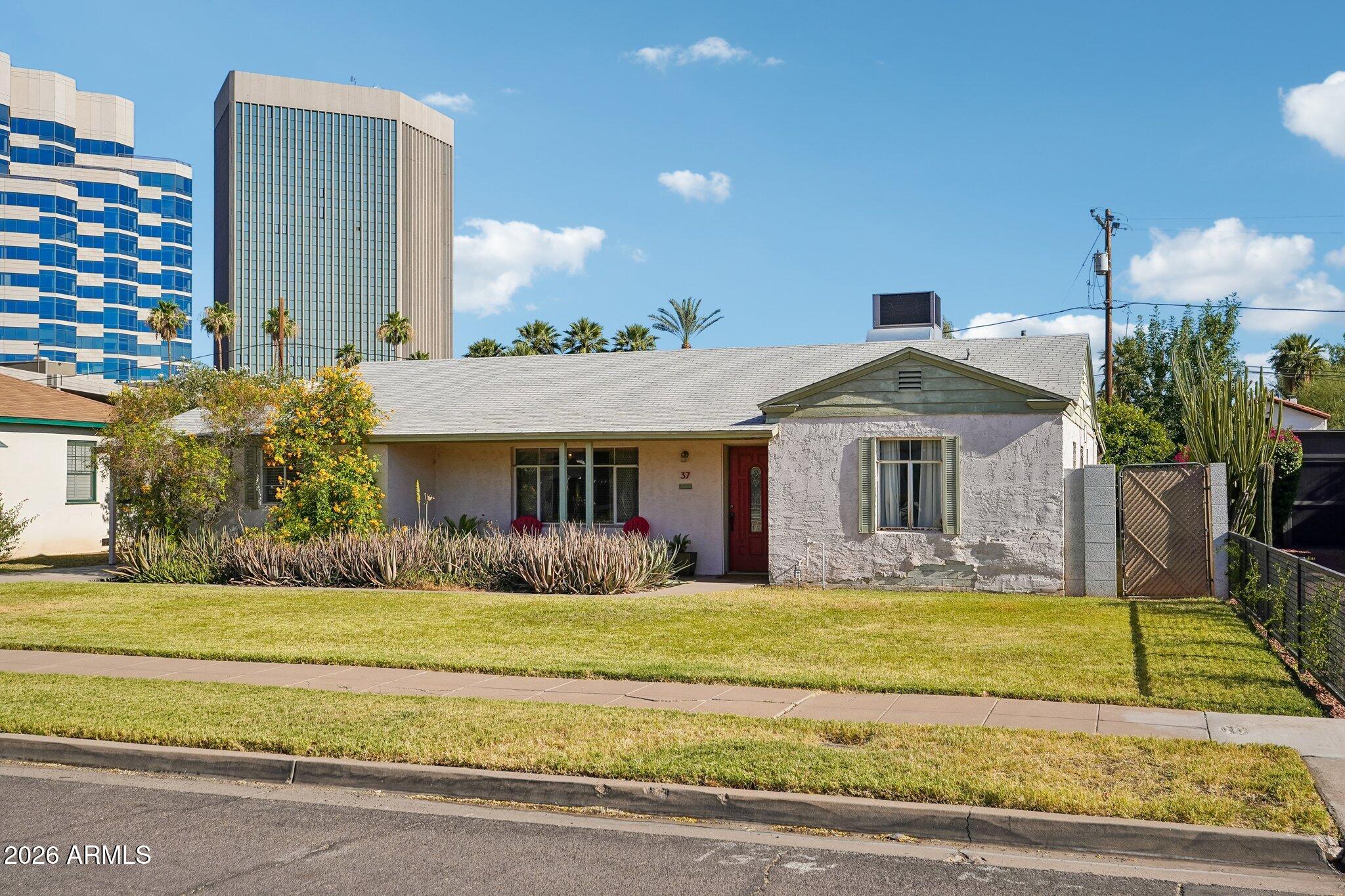 37 W EDGEMONT Avenue