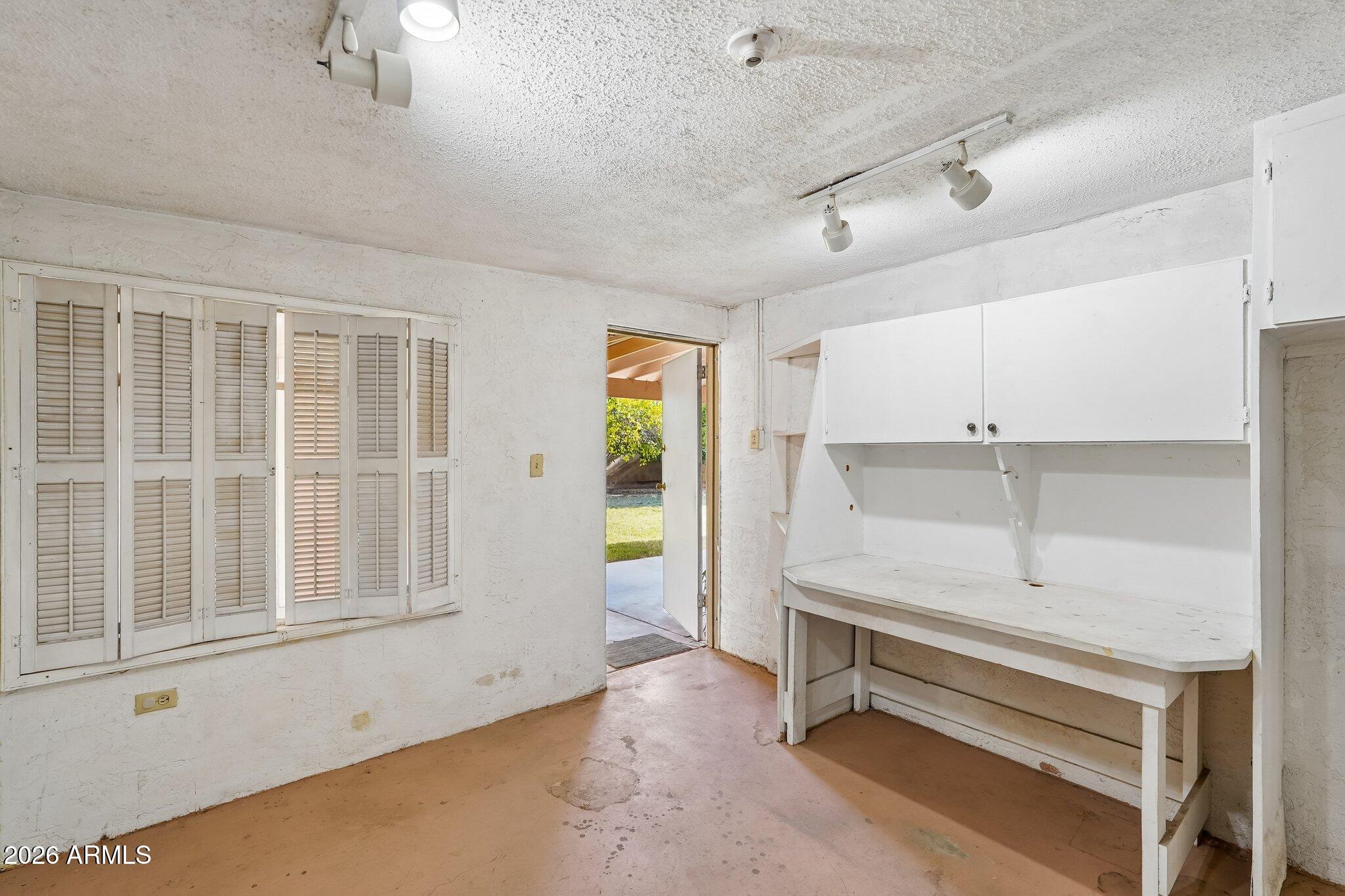 37 W EDGEMONT Avenue