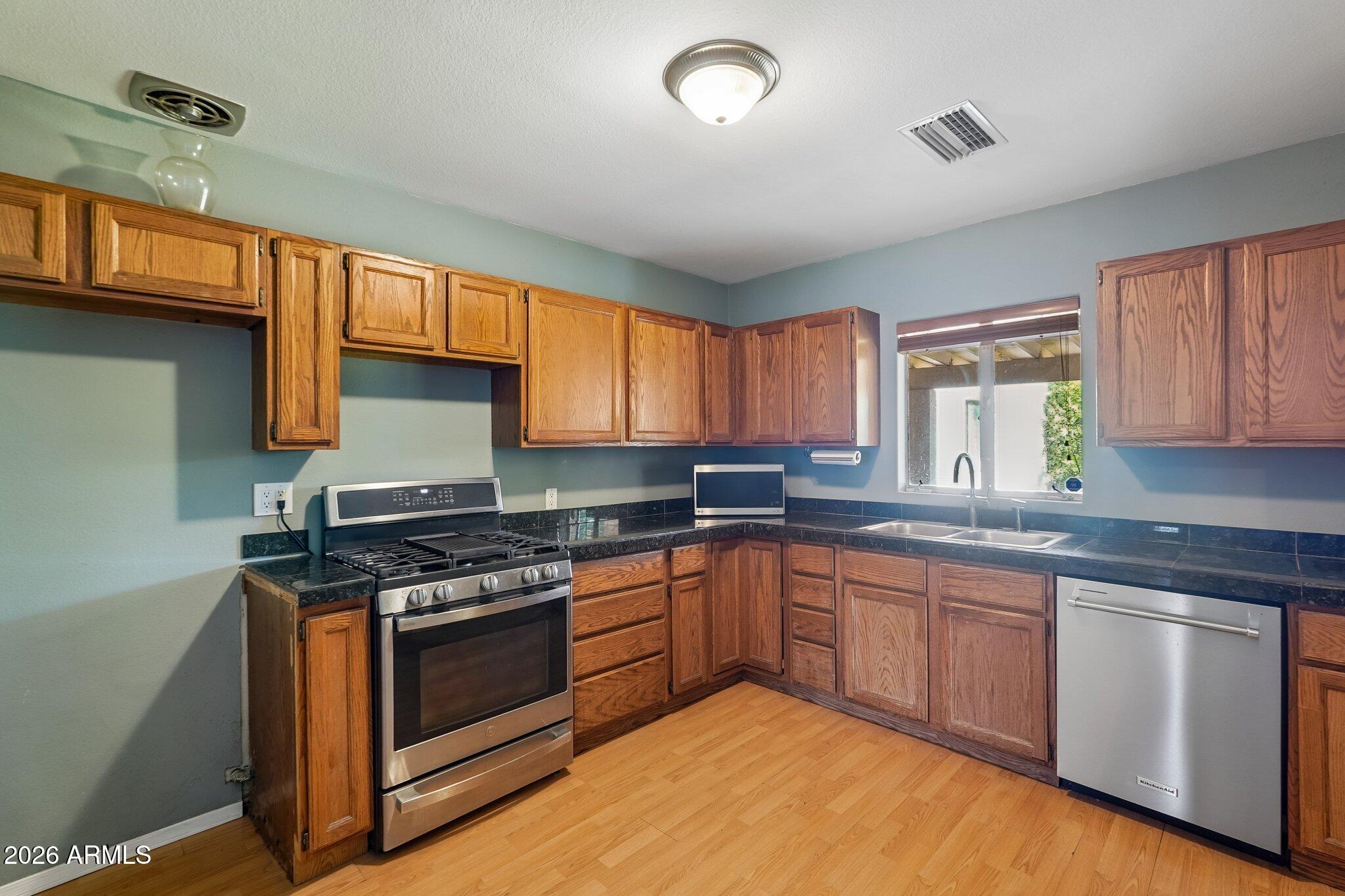 37 W EDGEMONT Avenue