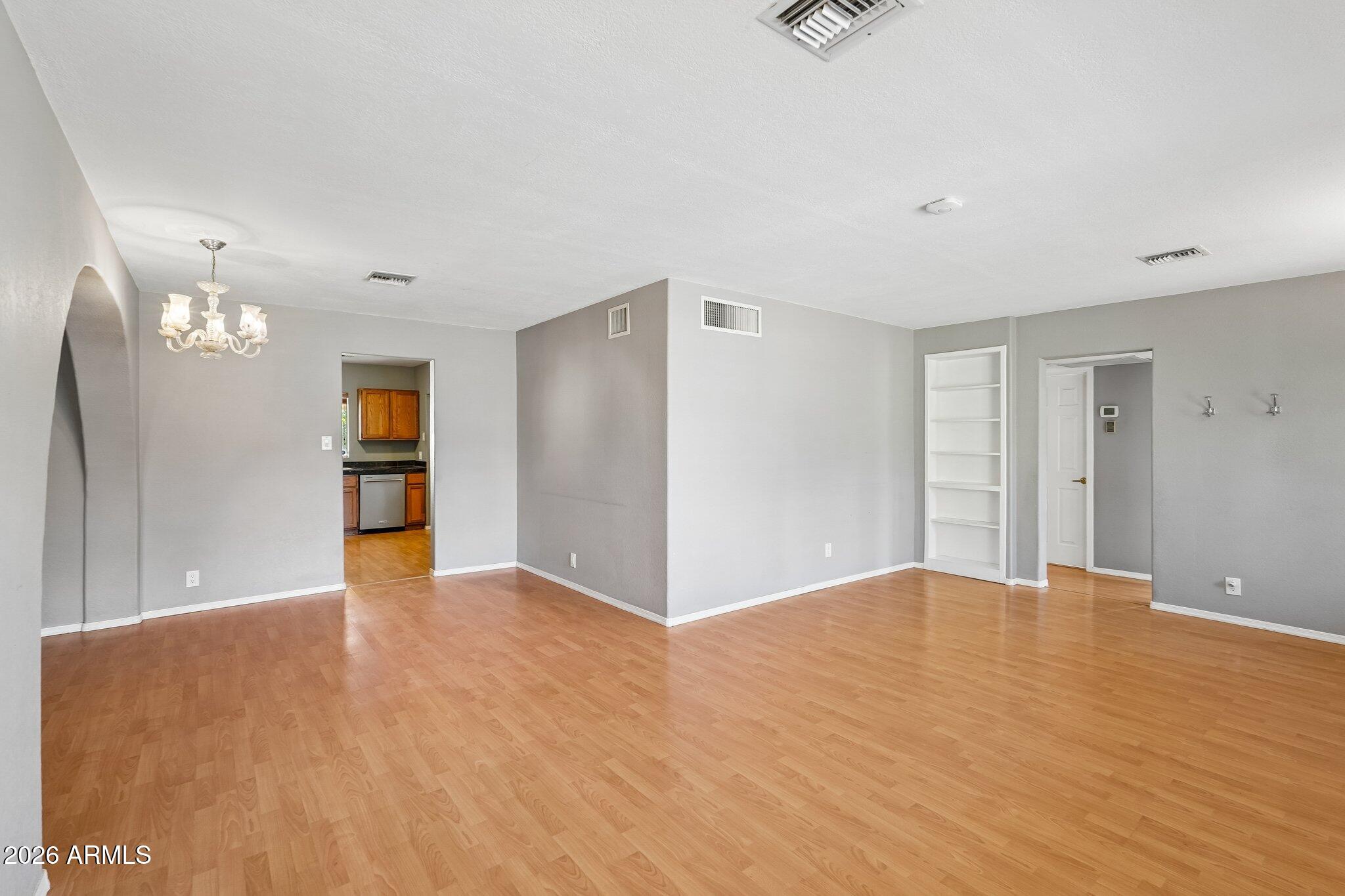 37 W EDGEMONT Avenue