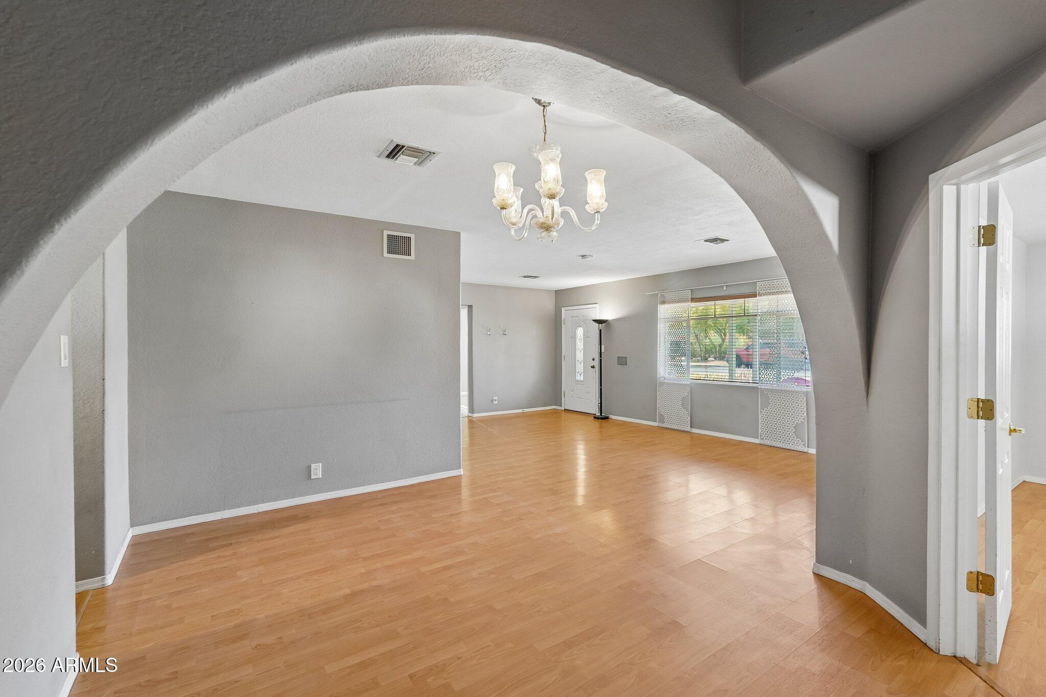 37 W EDGEMONT Avenue
