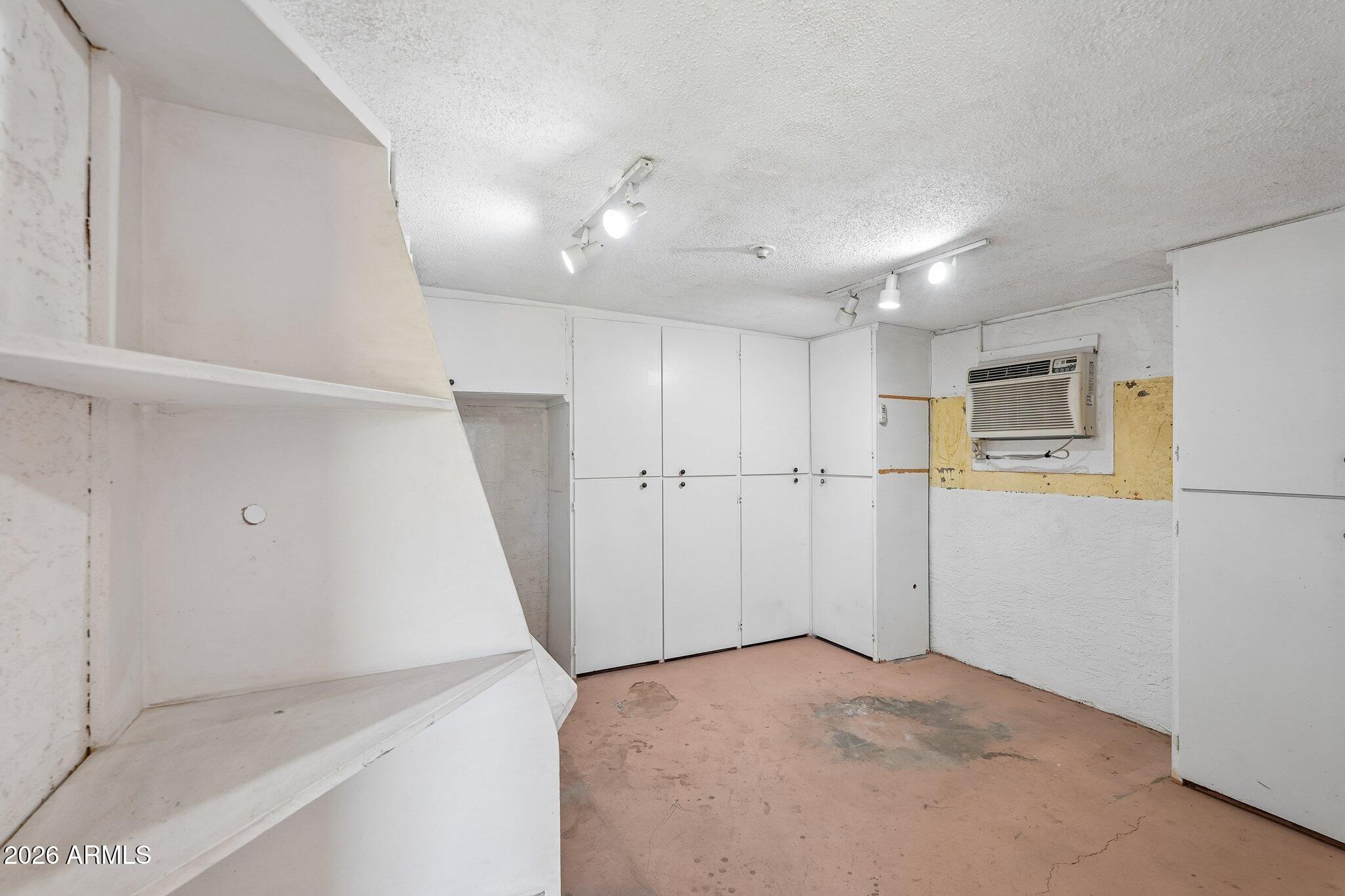 37 W EDGEMONT Avenue