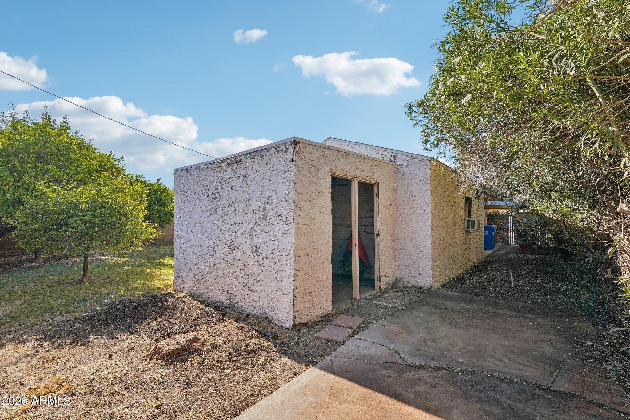 37 W EDGEMONT Avenue