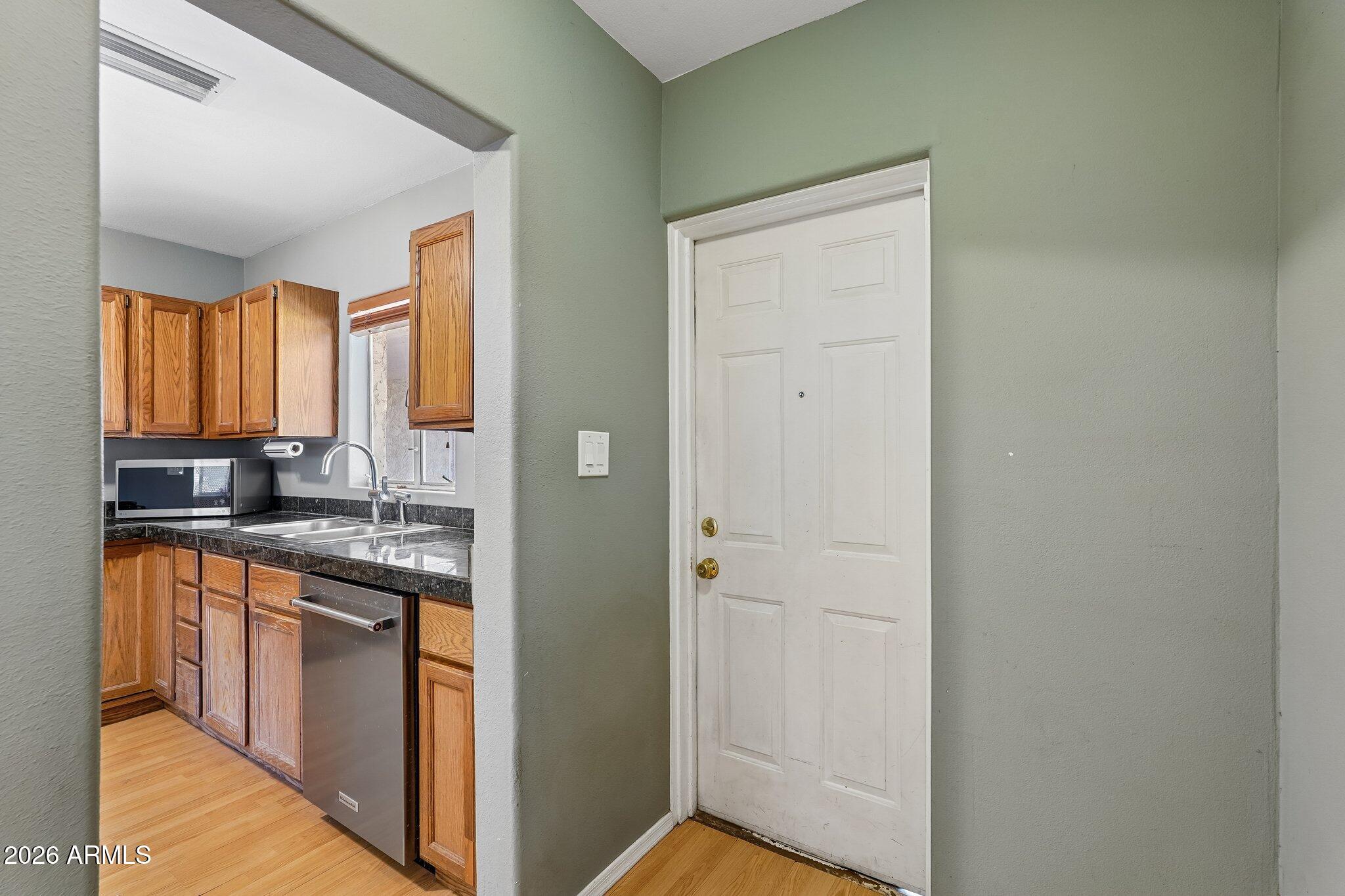 37 W EDGEMONT Avenue