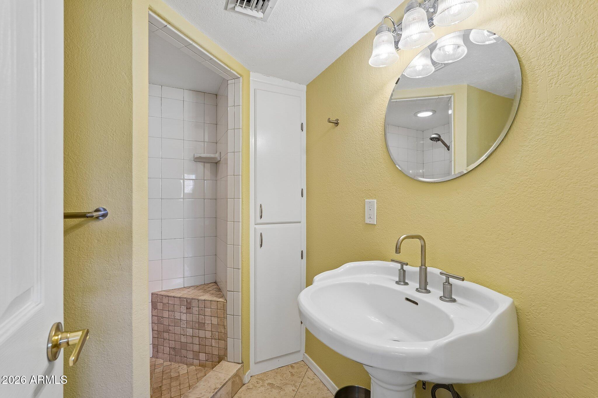 37 W EDGEMONT Avenue