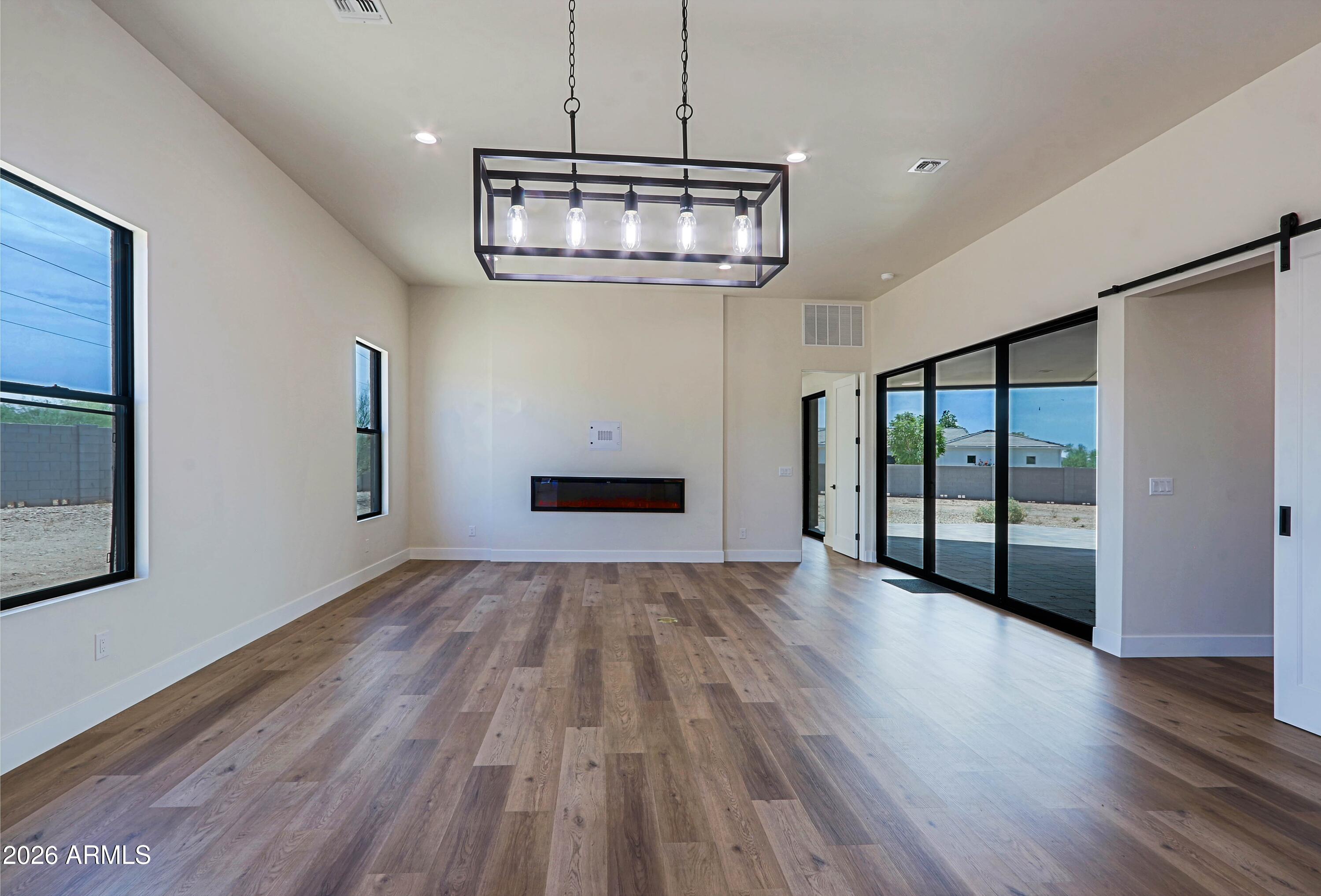 553 W CAVALRY Road
