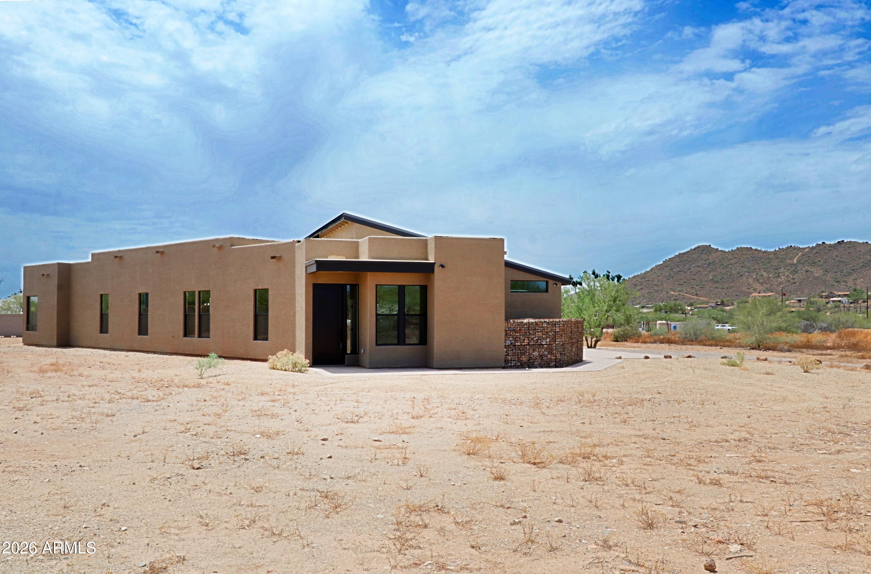 553 W CAVALRY Road