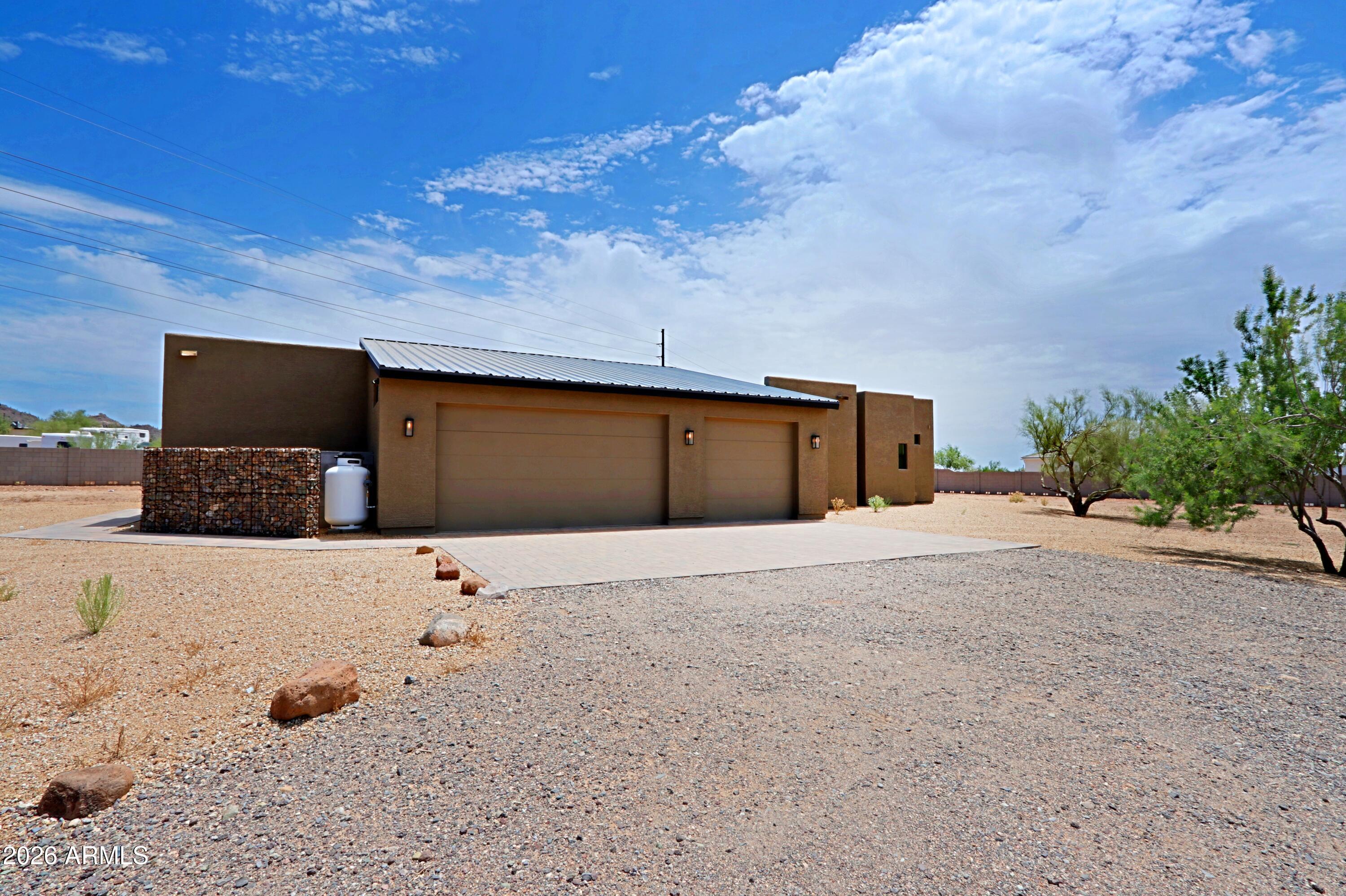 553 W CAVALRY Road