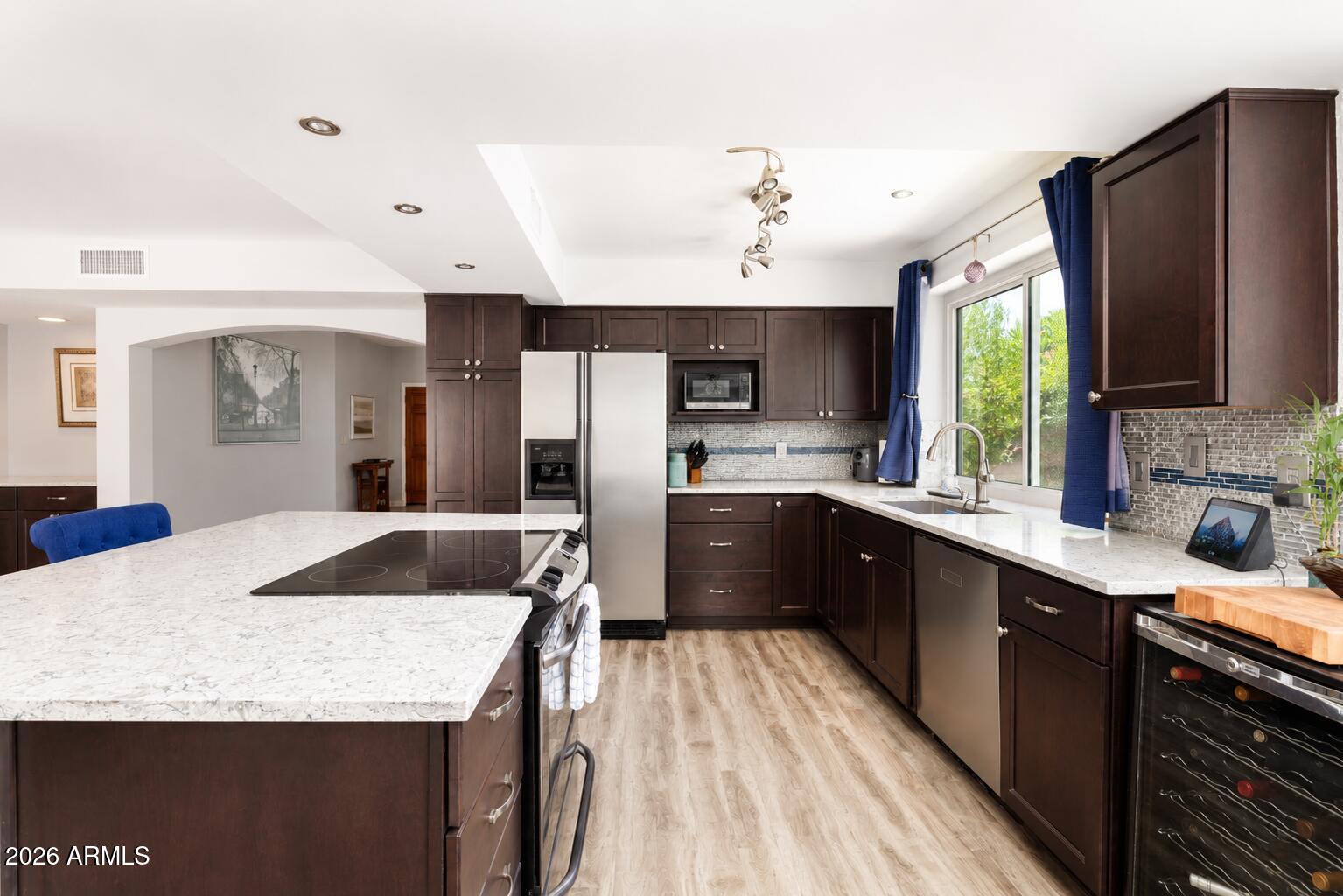 6769 E GRANDVIEW Drive