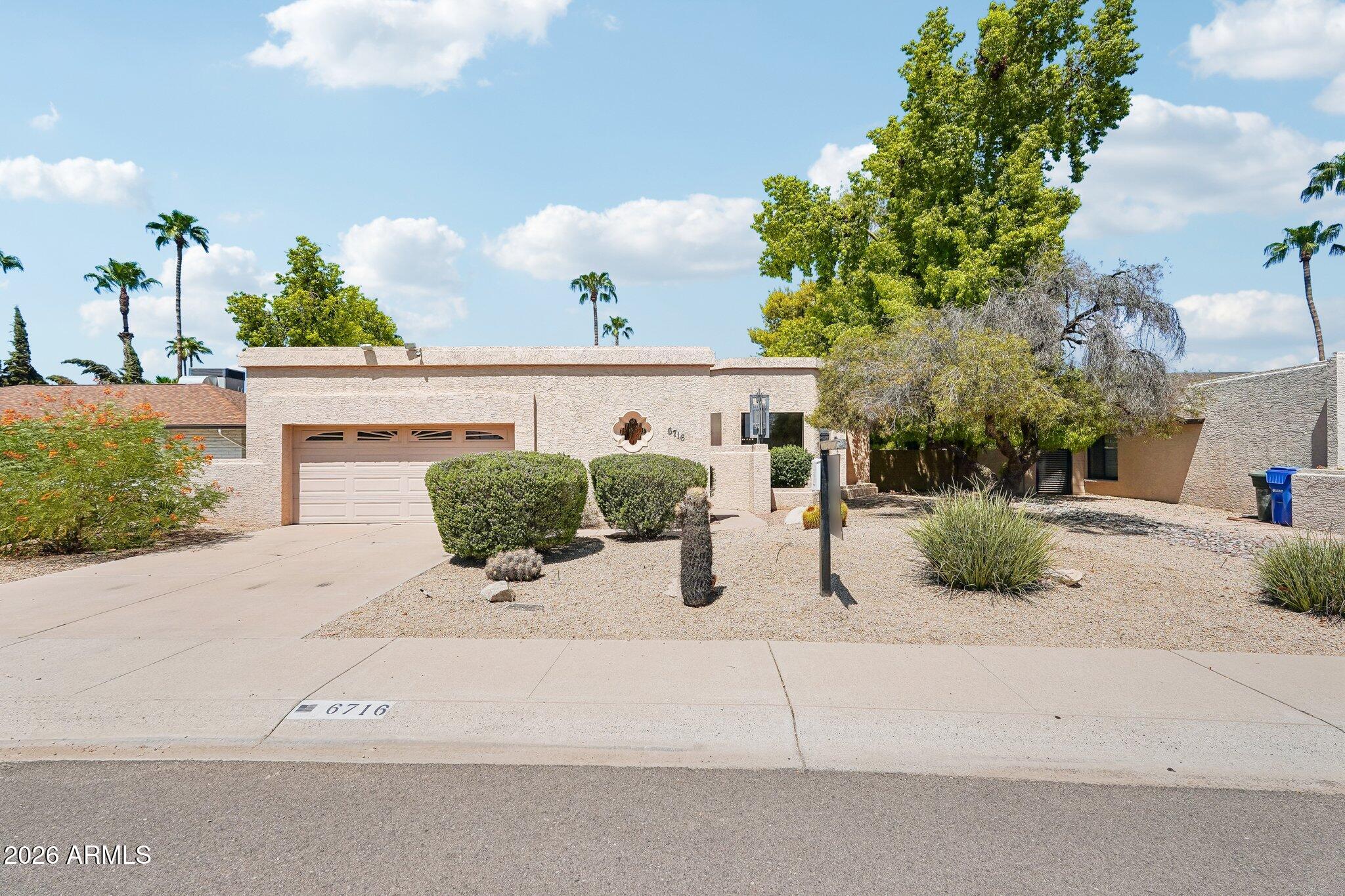 6716 E BEVERLY Lane