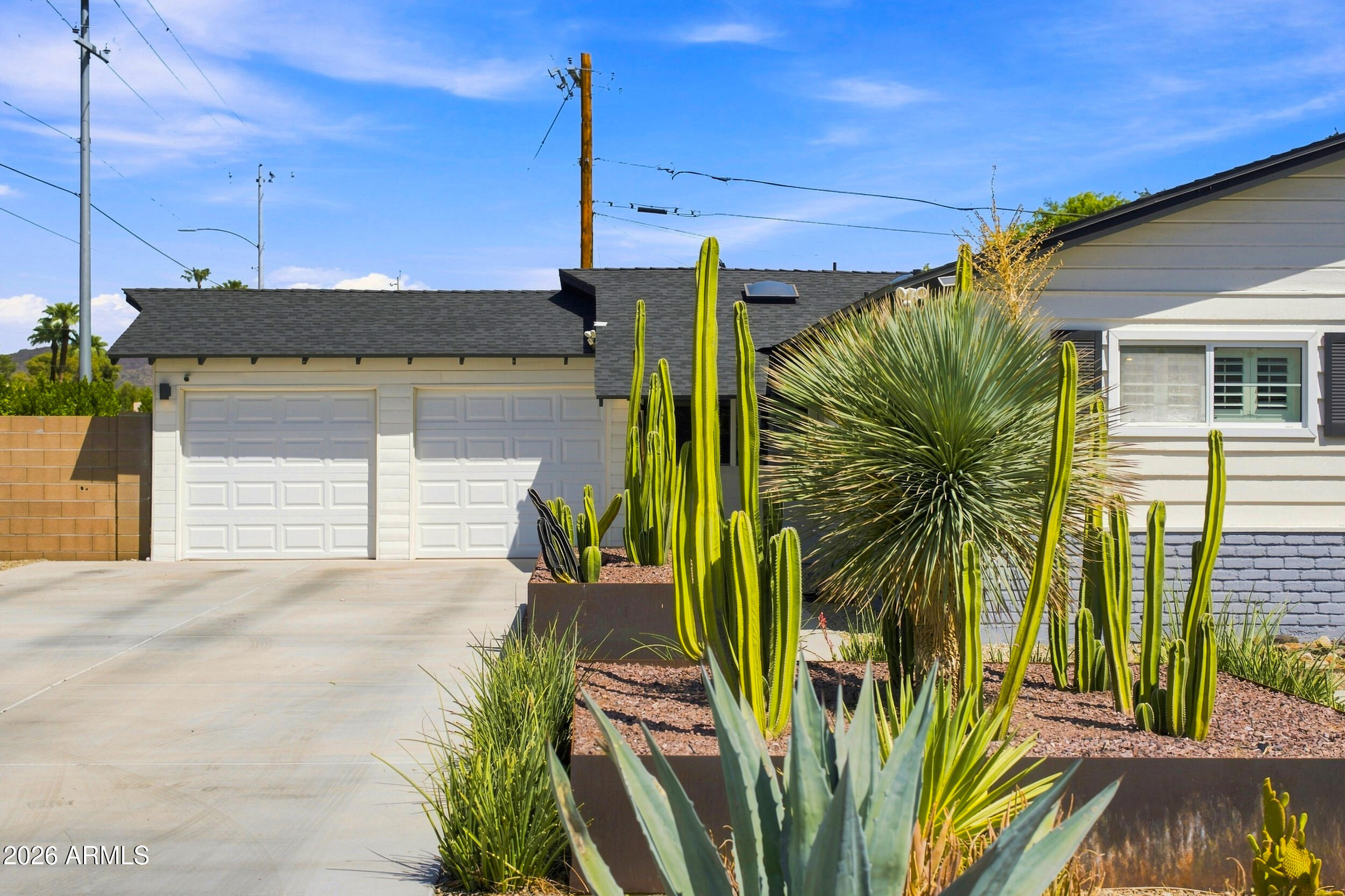 702 E DESERT PARK Lane