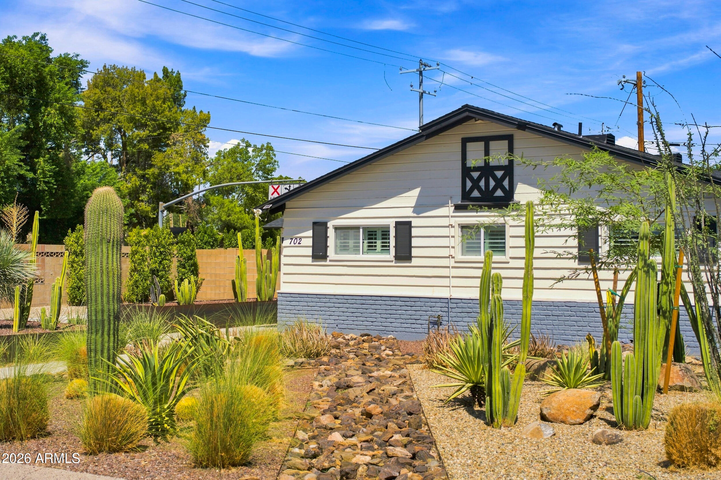 702 E DESERT PARK Lane