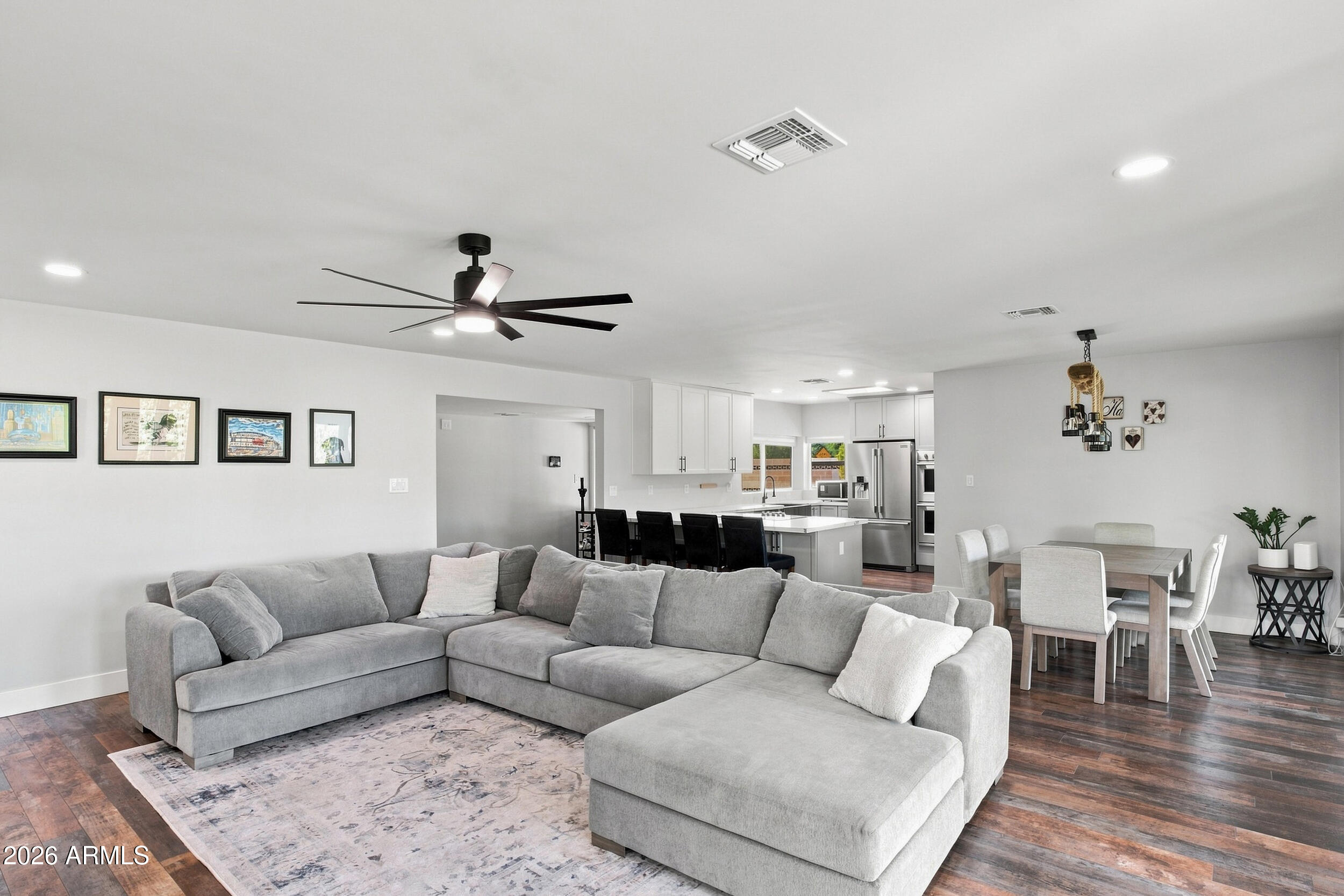 702 E DESERT PARK Lane