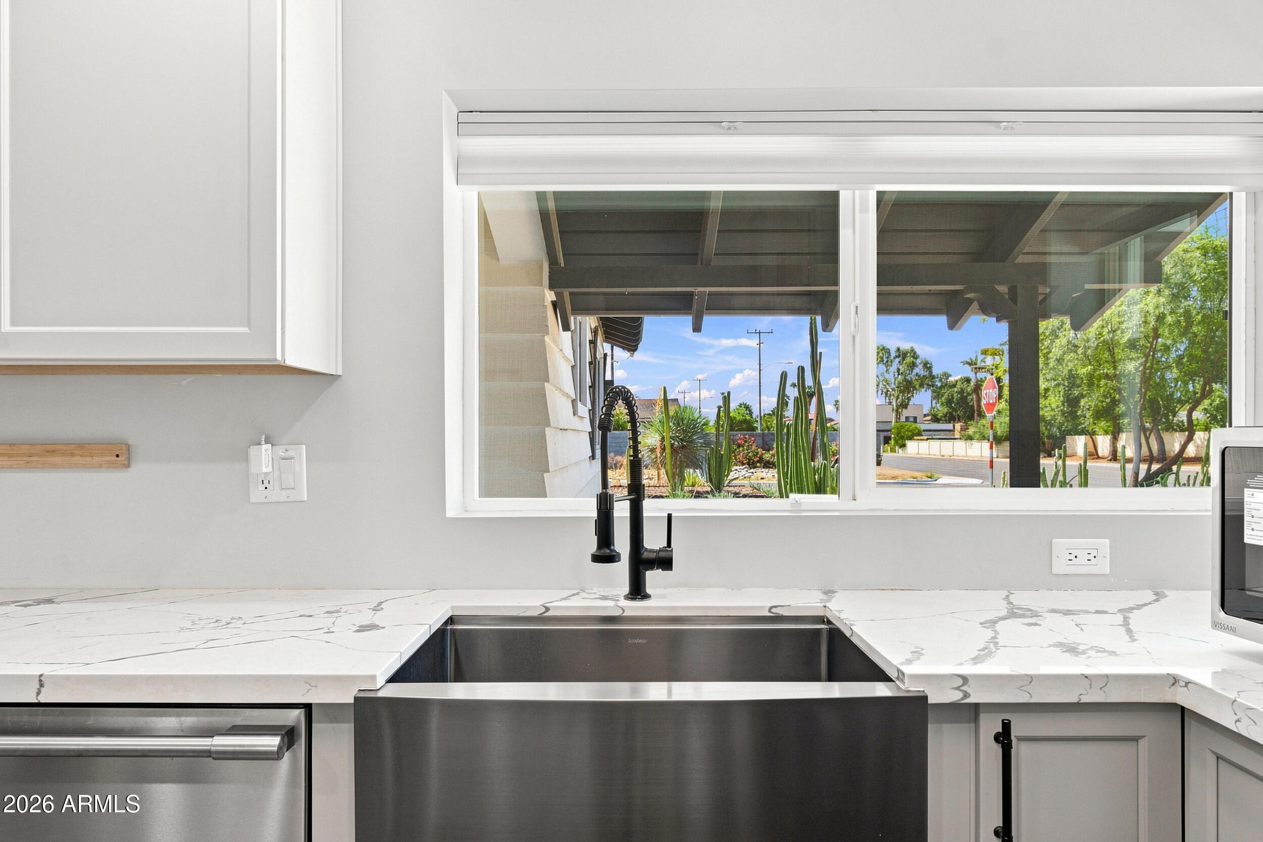 702 E DESERT PARK Lane