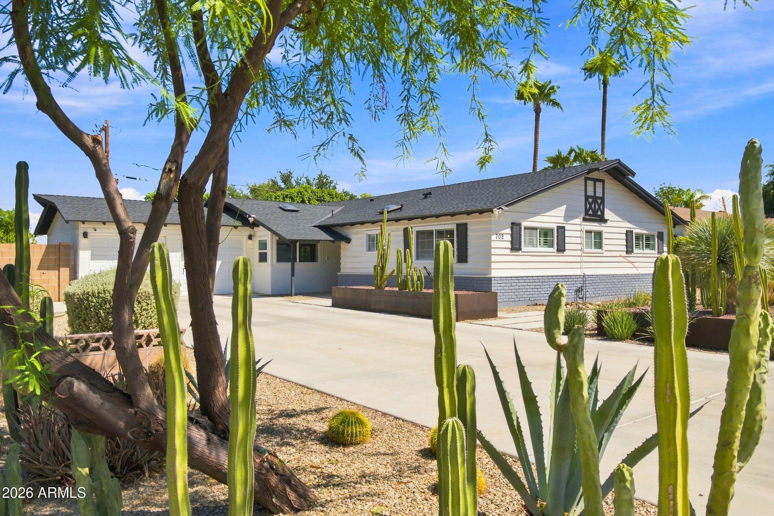702 E DESERT PARK Lane