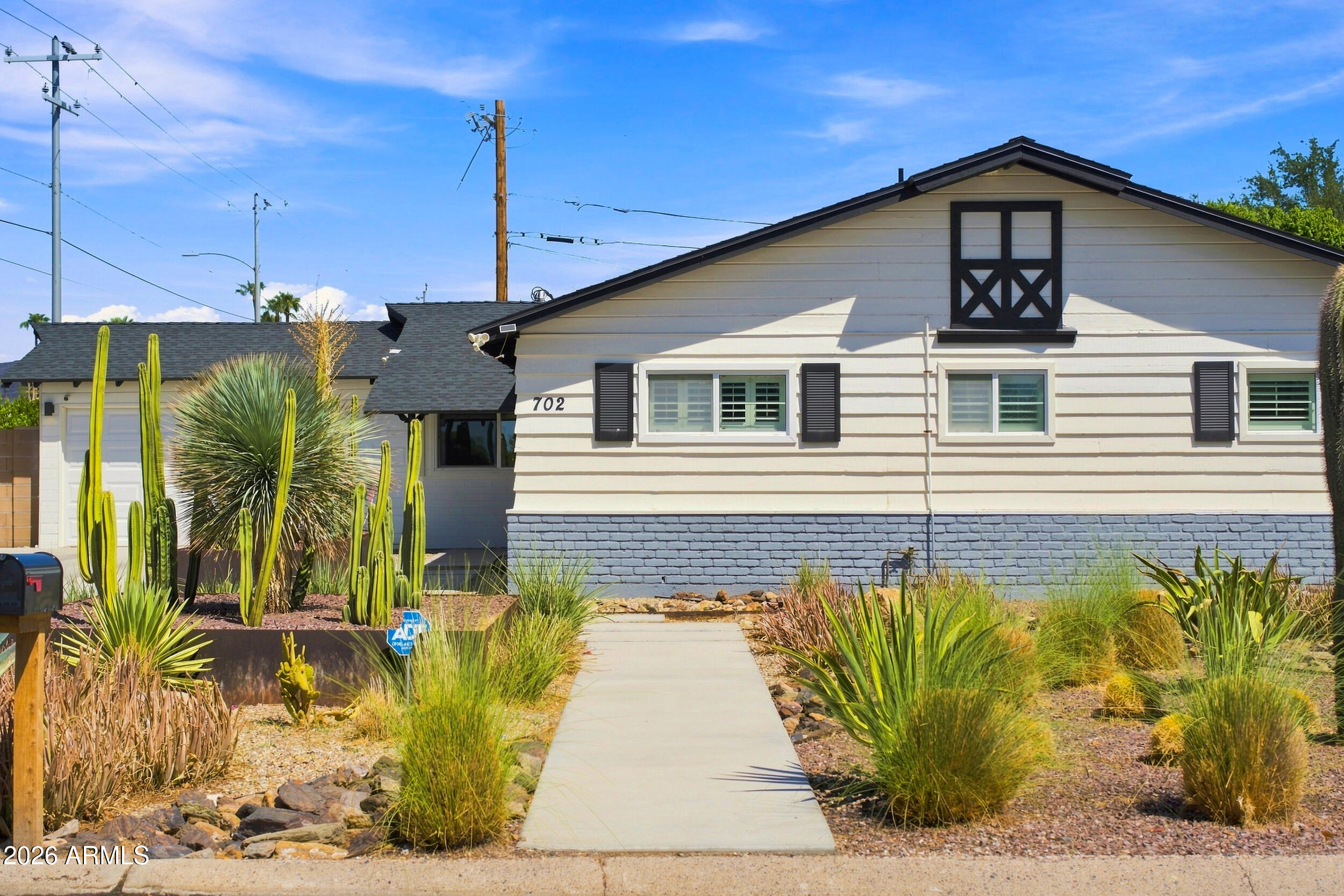 702 E DESERT PARK Lane