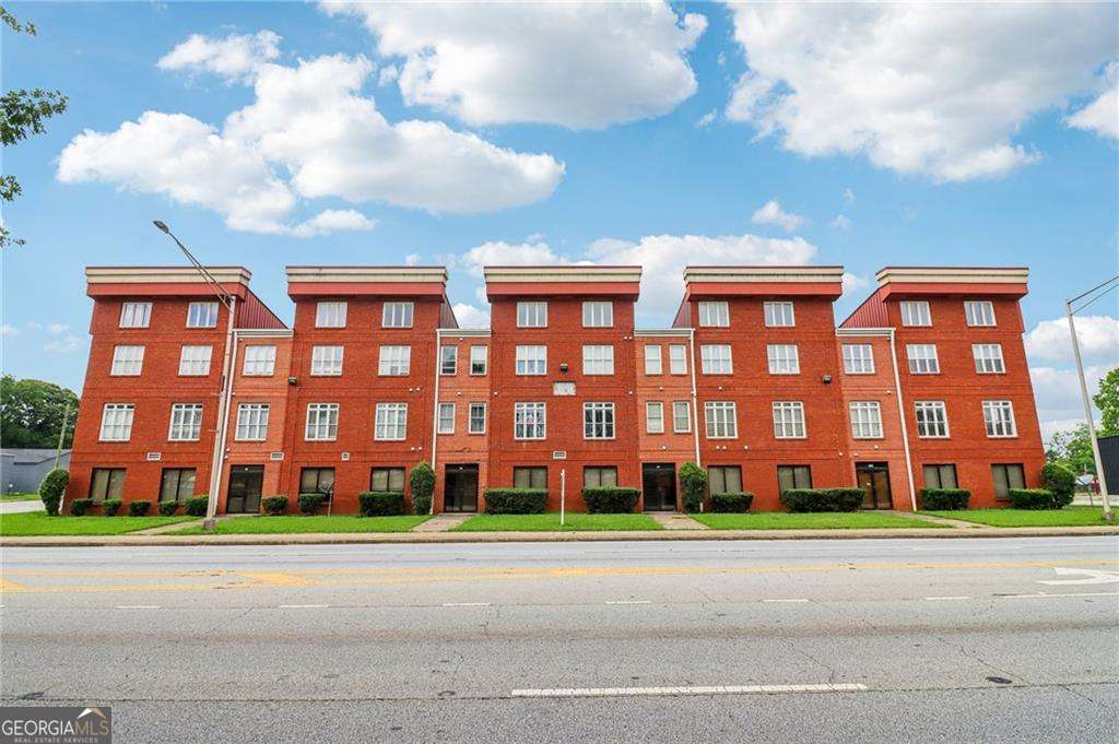 2465 Main Street # 201