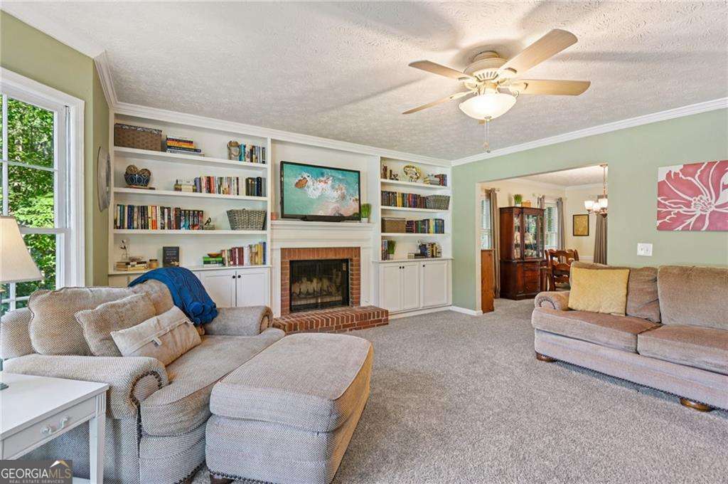 2418 Southern Oak Drive SW