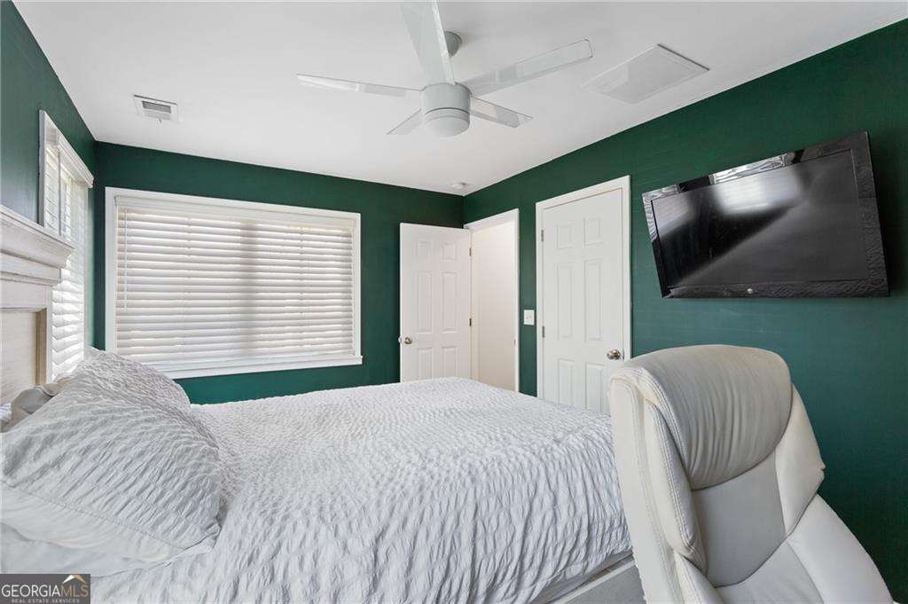 869 Wayland Court SE