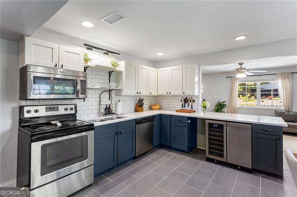 869 Wayland Court SE