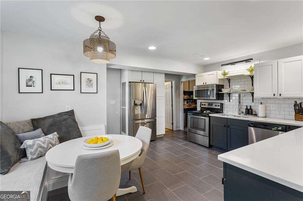 869 Wayland Court SE