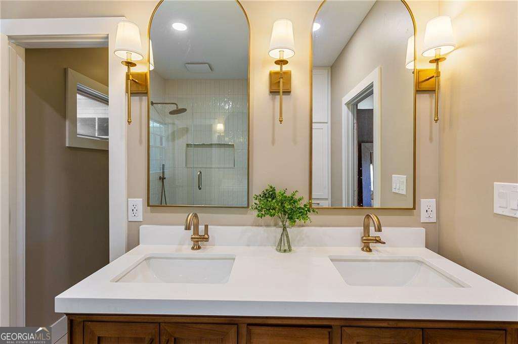 869 Wayland Court SE