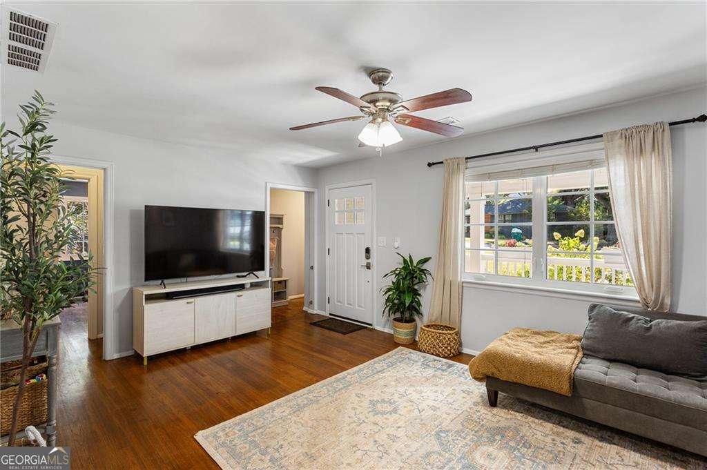 869 Wayland Court SE