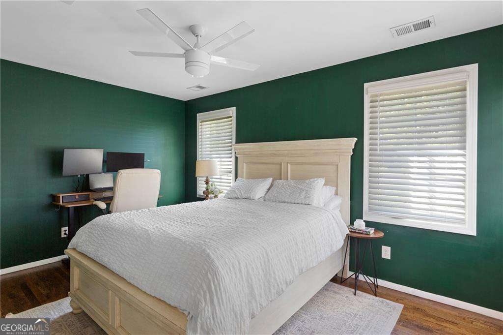 869 Wayland Court SE