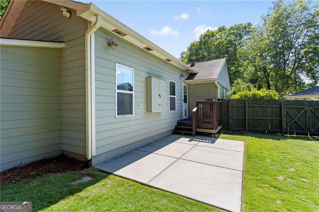 869 Wayland Court SE