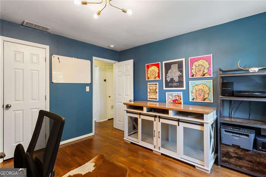 869 Wayland Court SE