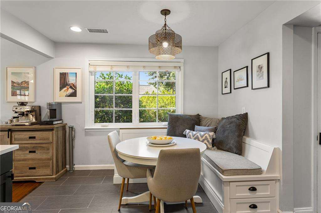 869 Wayland Court SE