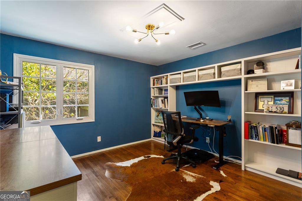 869 Wayland Court SE